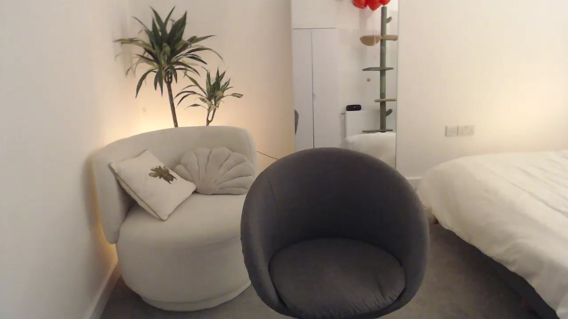 Gallery image thumbnail from anacardi's myfreecams stream on, 10/18/2024, 23:21 image 15 of 20