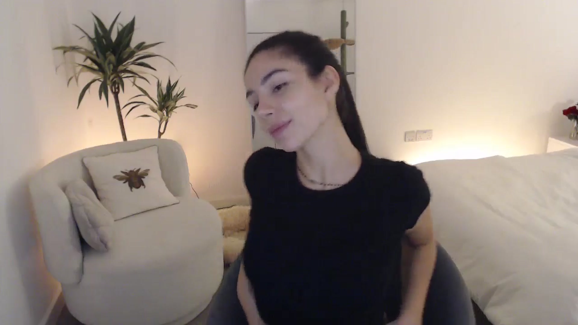 Gallery image thumbnail from anacardi's myfreecams stream on, 10/23/2024, 24:08 image 6 of 20