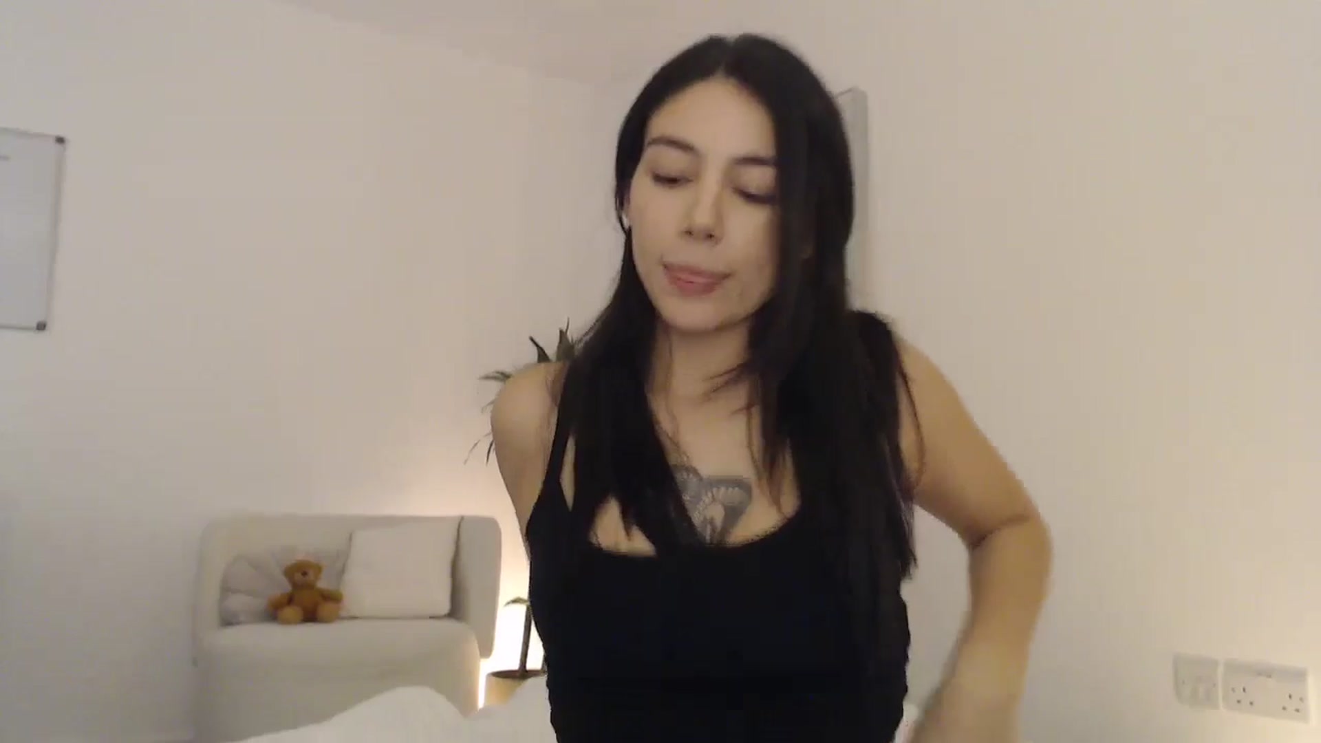 Gallery image thumbnail from anacardi's myfreecams stream on, 10/29/2024, 01:35 image 10 of 20