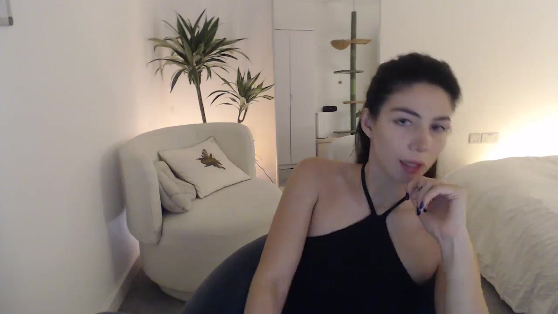 Gallery image thumbnail from anacardi's myfreecams stream on, 11/07/2024, 24:21 image 2 of 20