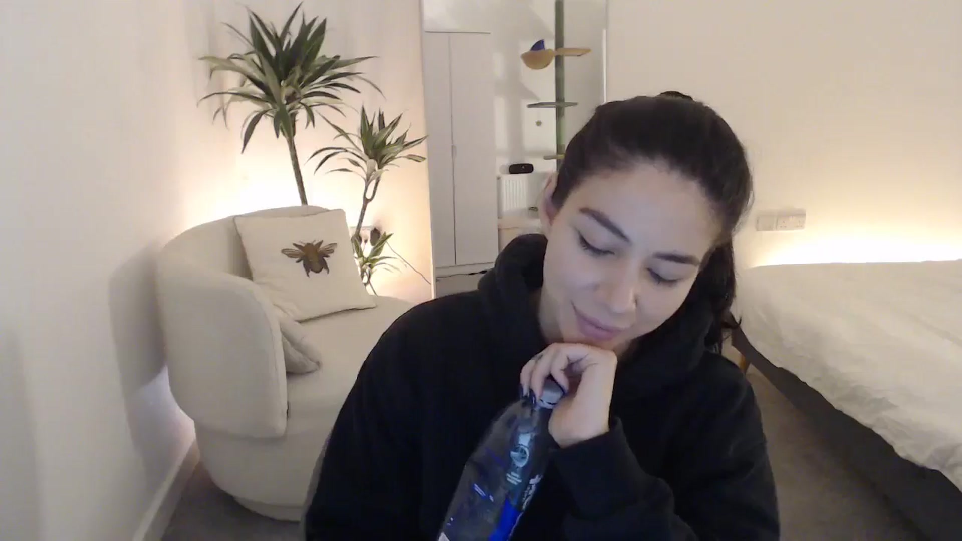 Gallery image thumbnail from anacardi's myfreecams stream on, 11/08/2024, 23:51 image 14 of 20