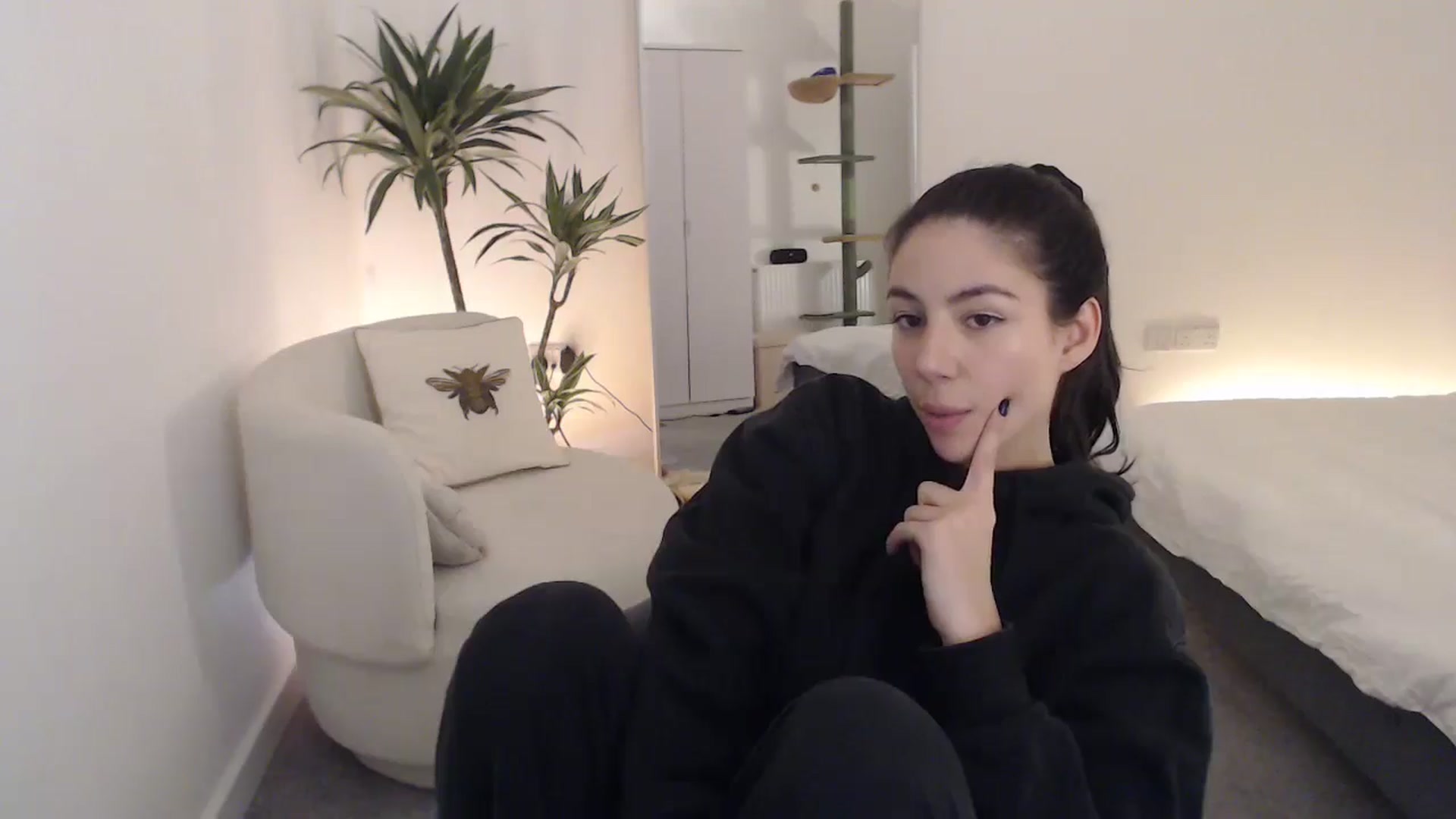 Gallery image thumbnail from anacardi's myfreecams stream on, 11/08/2024, 23:51 image 4 of 20