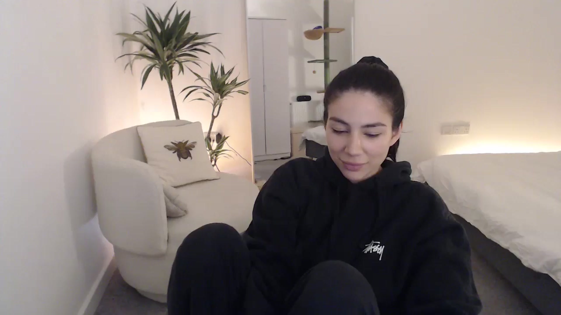 Gallery image thumbnail from anacardi's myfreecams stream on, 11/08/2024, 23:51 image 5 of 20