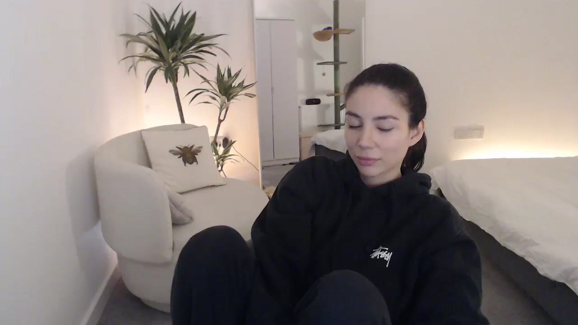 Gallery image thumbnail from anacardi's myfreecams stream on, 11/08/2024, 23:51 image 6 of 20