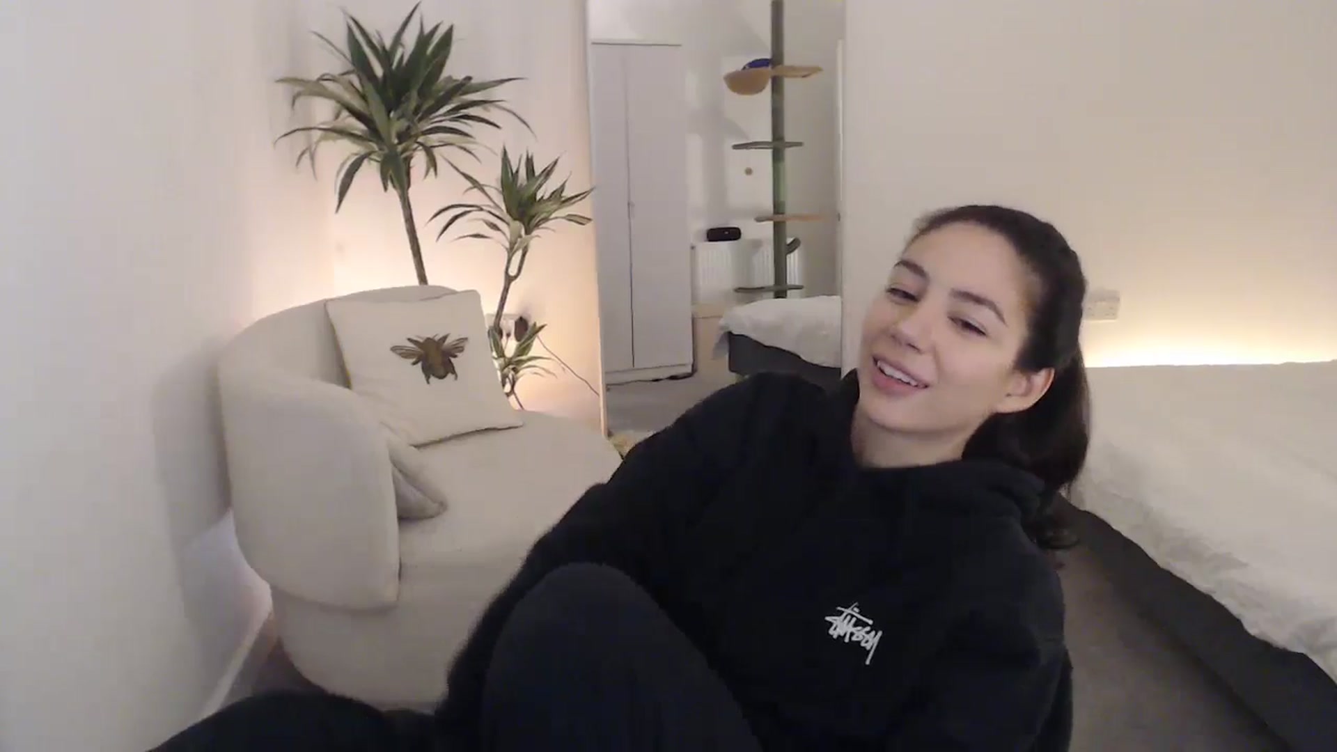 Gallery image thumbnail from anacardi's myfreecams stream on, 11/08/2024, 23:51 image 8 of 20