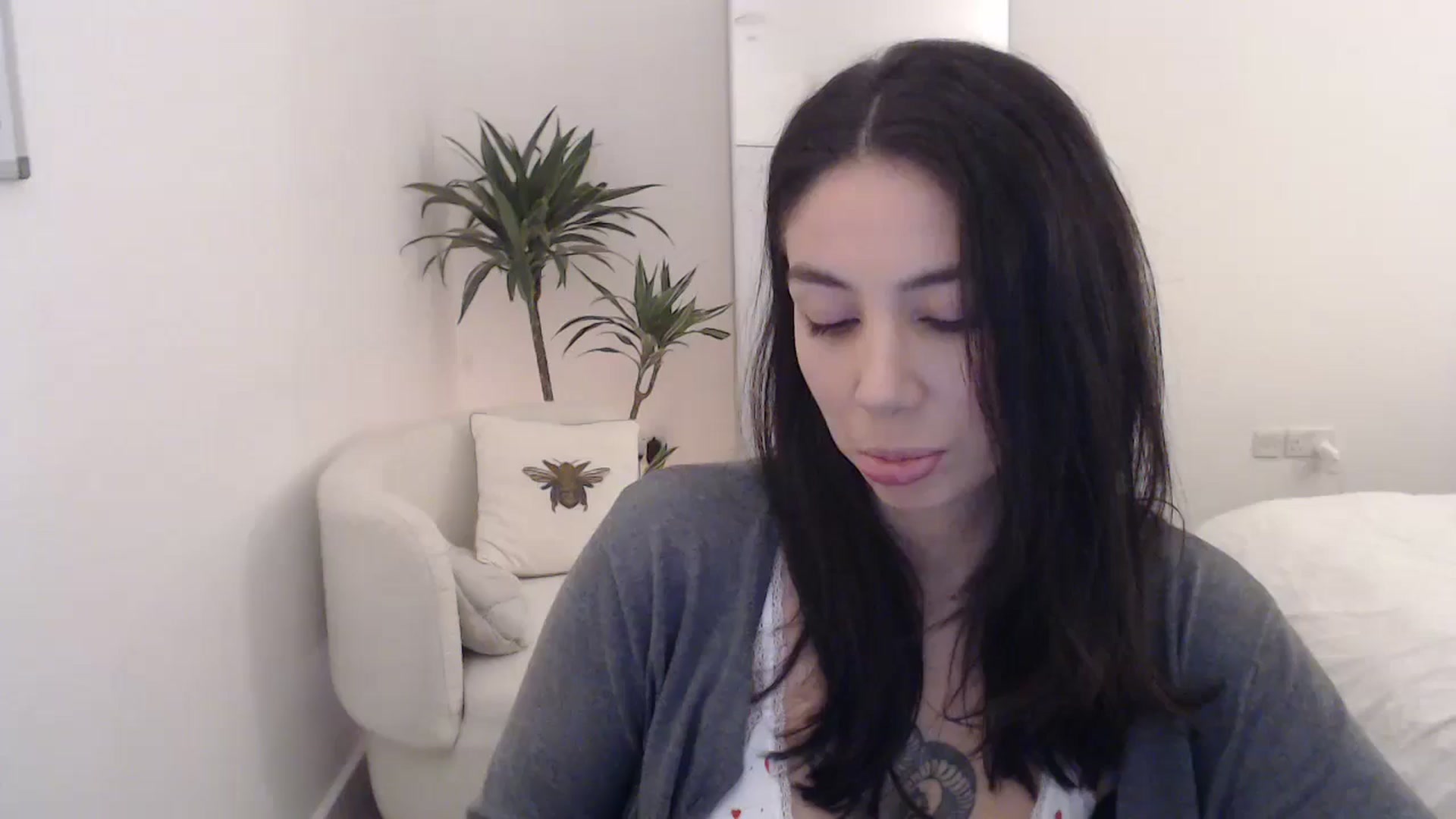 Gallery image thumbnail from anacardi's myfreecams stream on, 11/10/2024, 22:35 image 1 of 20