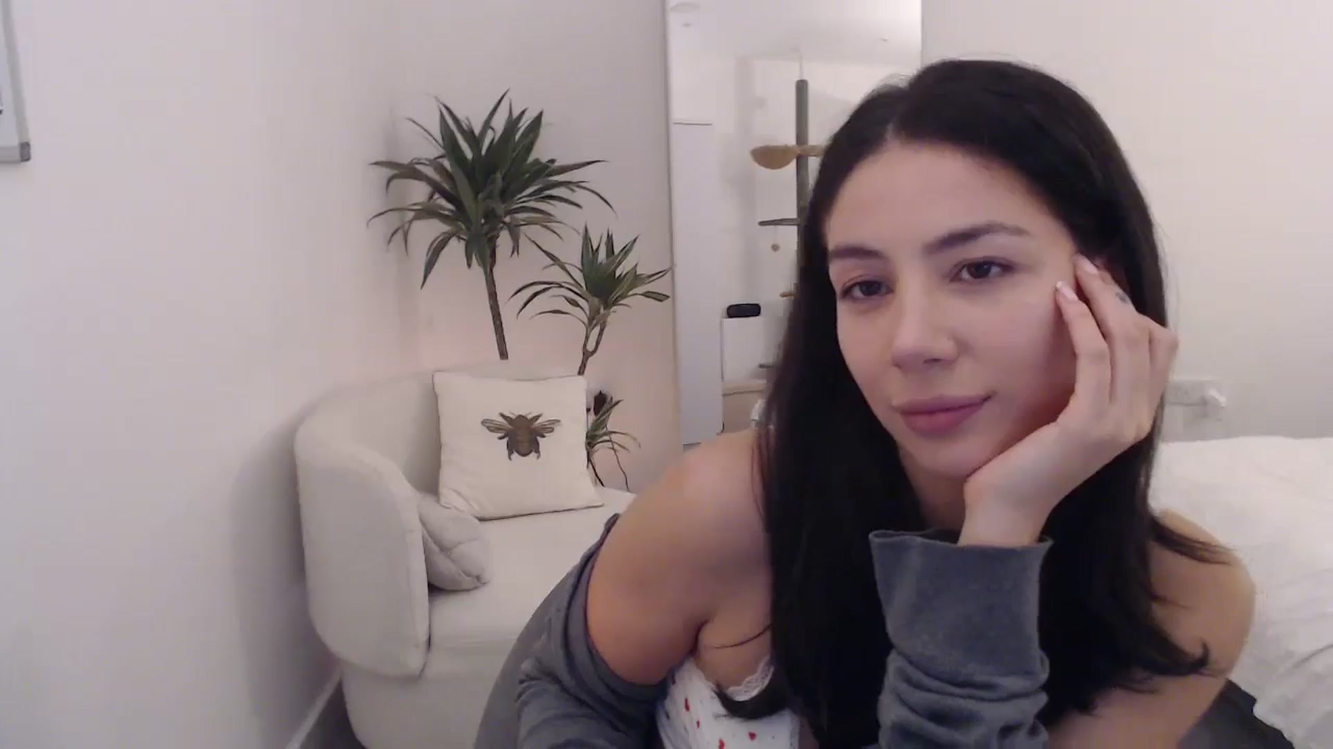 Gallery image thumbnail from anacardi's myfreecams stream on, 11/10/2024, 22:35 image 16 of 20