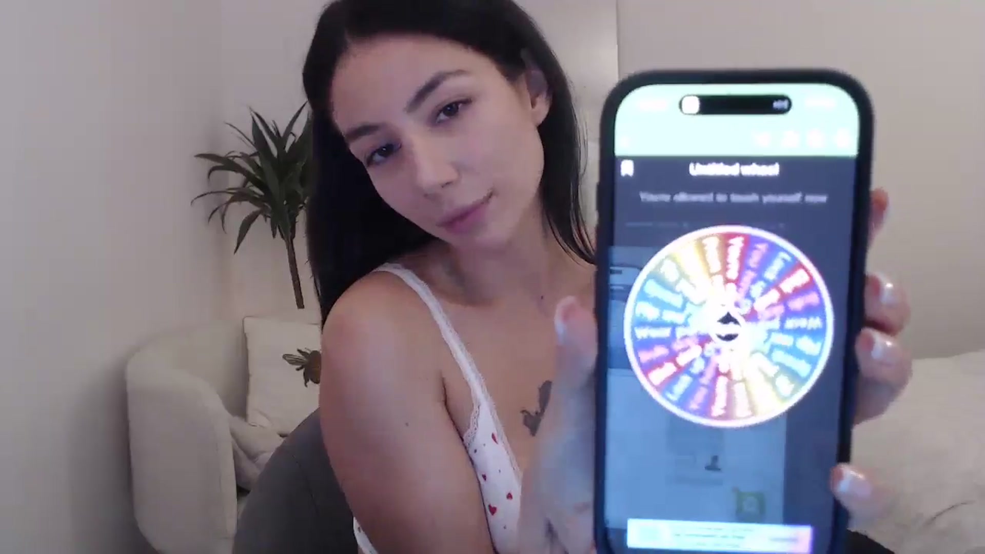 Gallery image thumbnail from anacardi's myfreecams stream on, 11/10/2024, 23:00 image 10 of 20