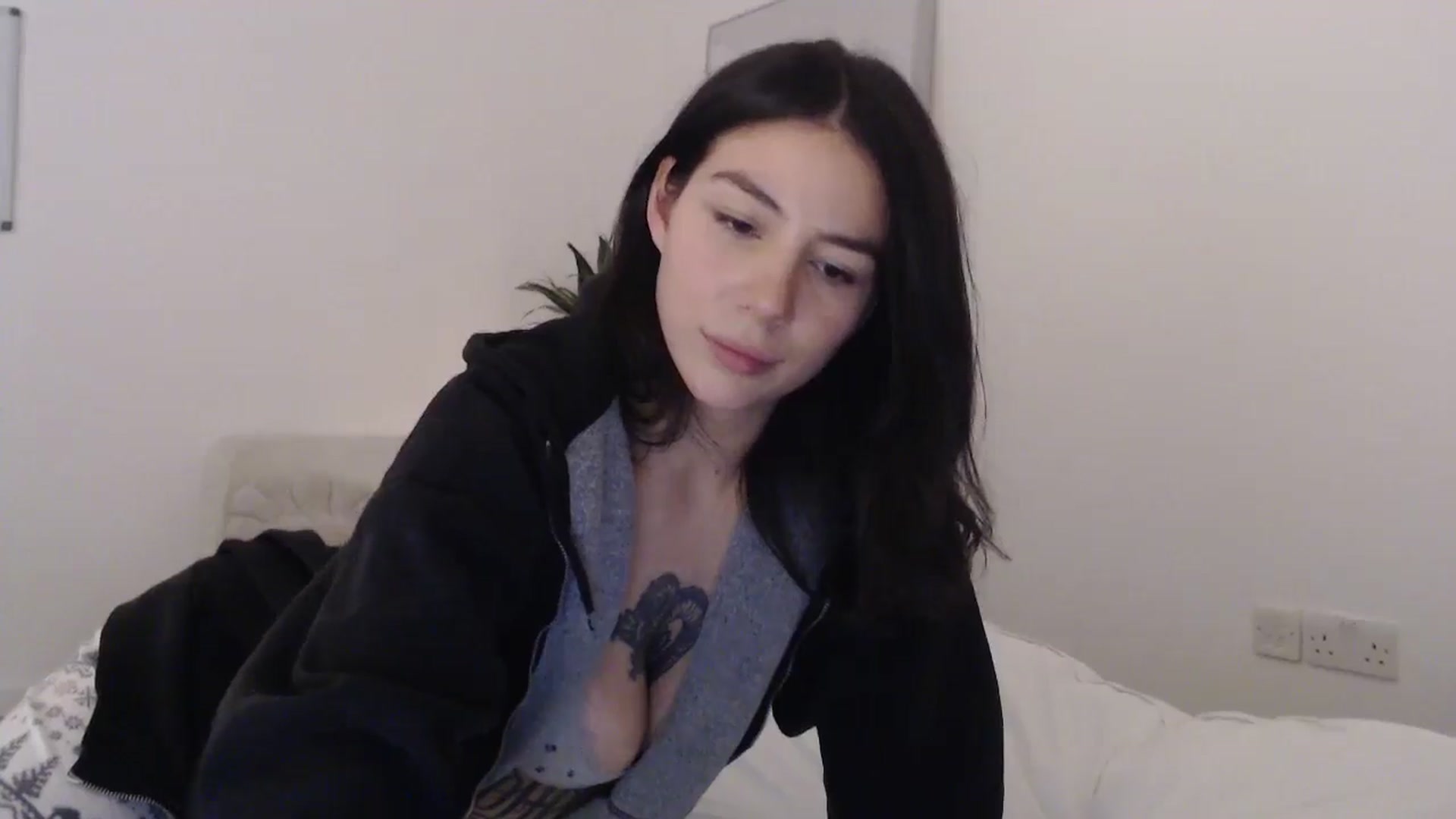 Gallery image thumbnail from anacardi's myfreecams stream on, 11/12/2024, 01:45 image 14 of 20