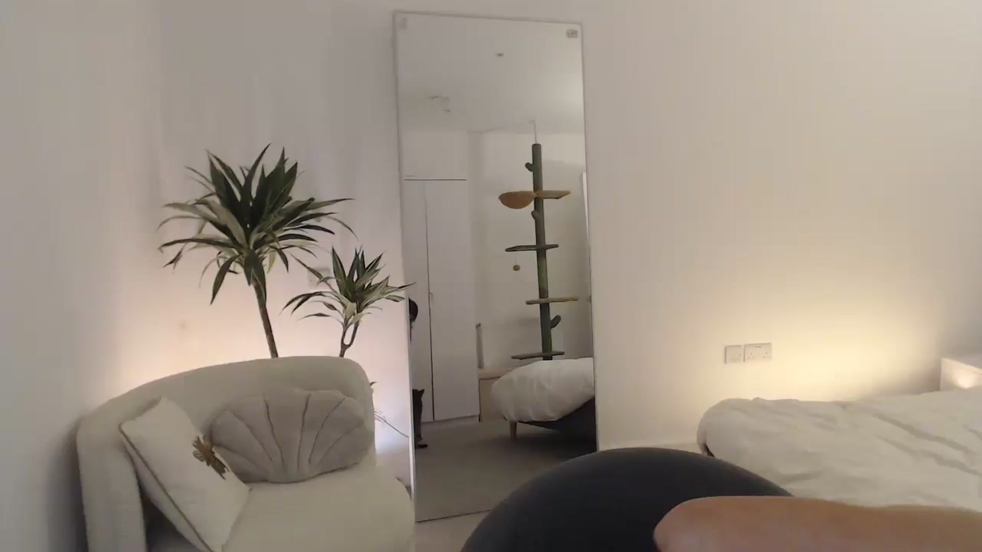 Gallery image thumbnail from anacardi's myfreecams stream on, 12/05/2024, 23:08 image 1 of 20