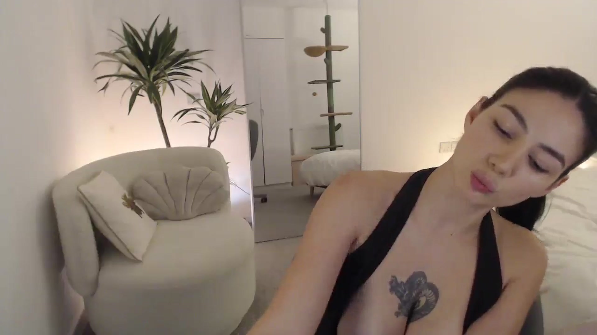 Gallery image thumbnail from anacardi's myfreecams stream on, 12/05/2024, 23:08 image 14 of 20