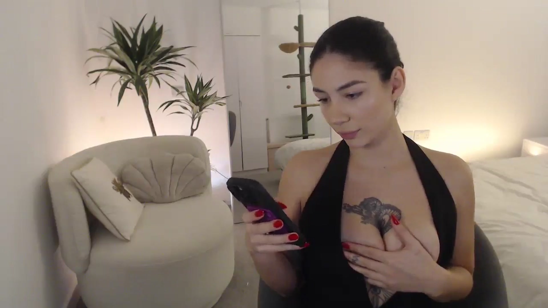 Gallery image thumbnail from anacardi's myfreecams stream on, 12/05/2024, 23:08 image 13 of 20