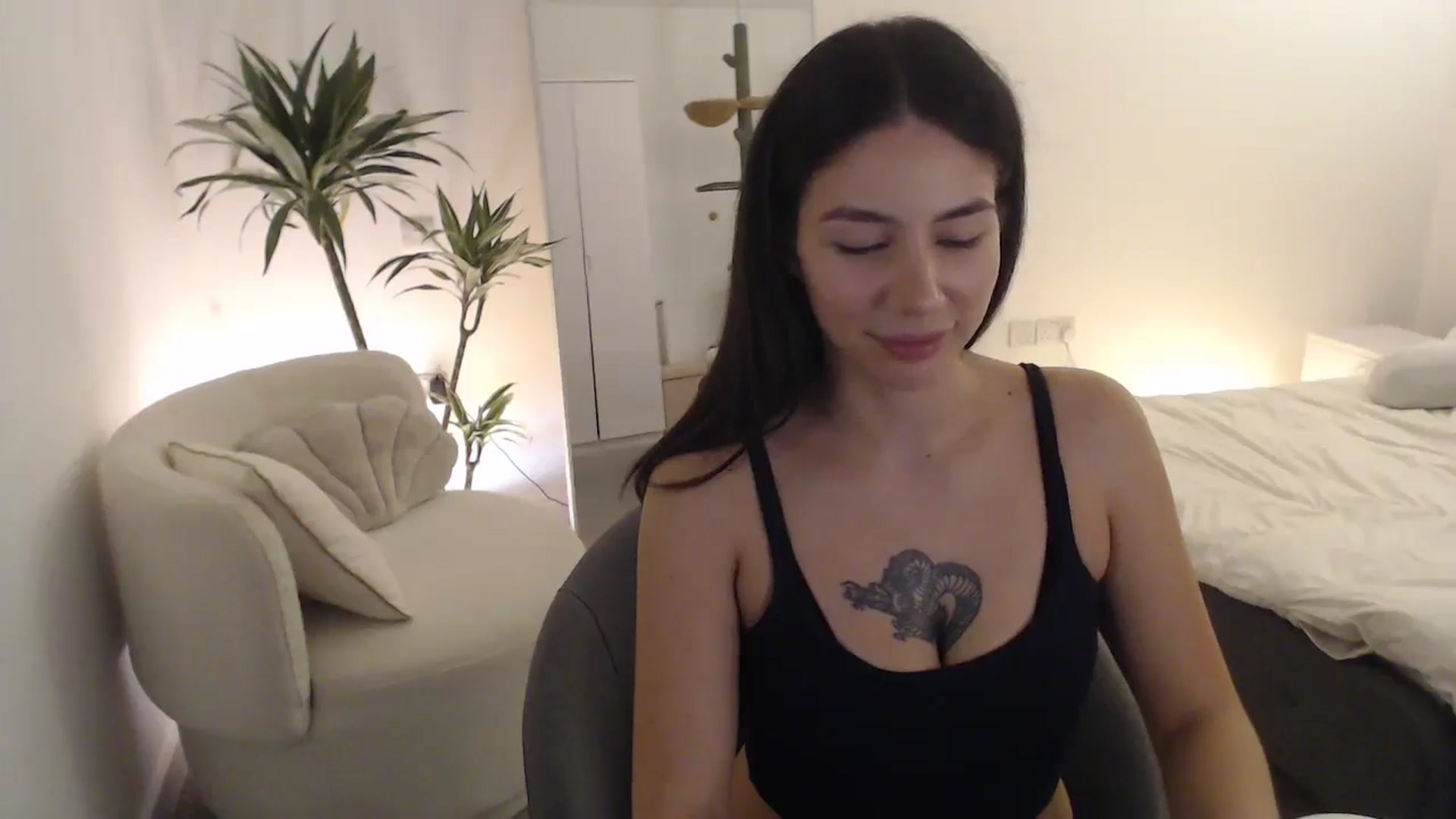 Gallery image thumbnail from anacardi's myfreecams stream on, 12/06/2024, 23:35 image 14 of 20