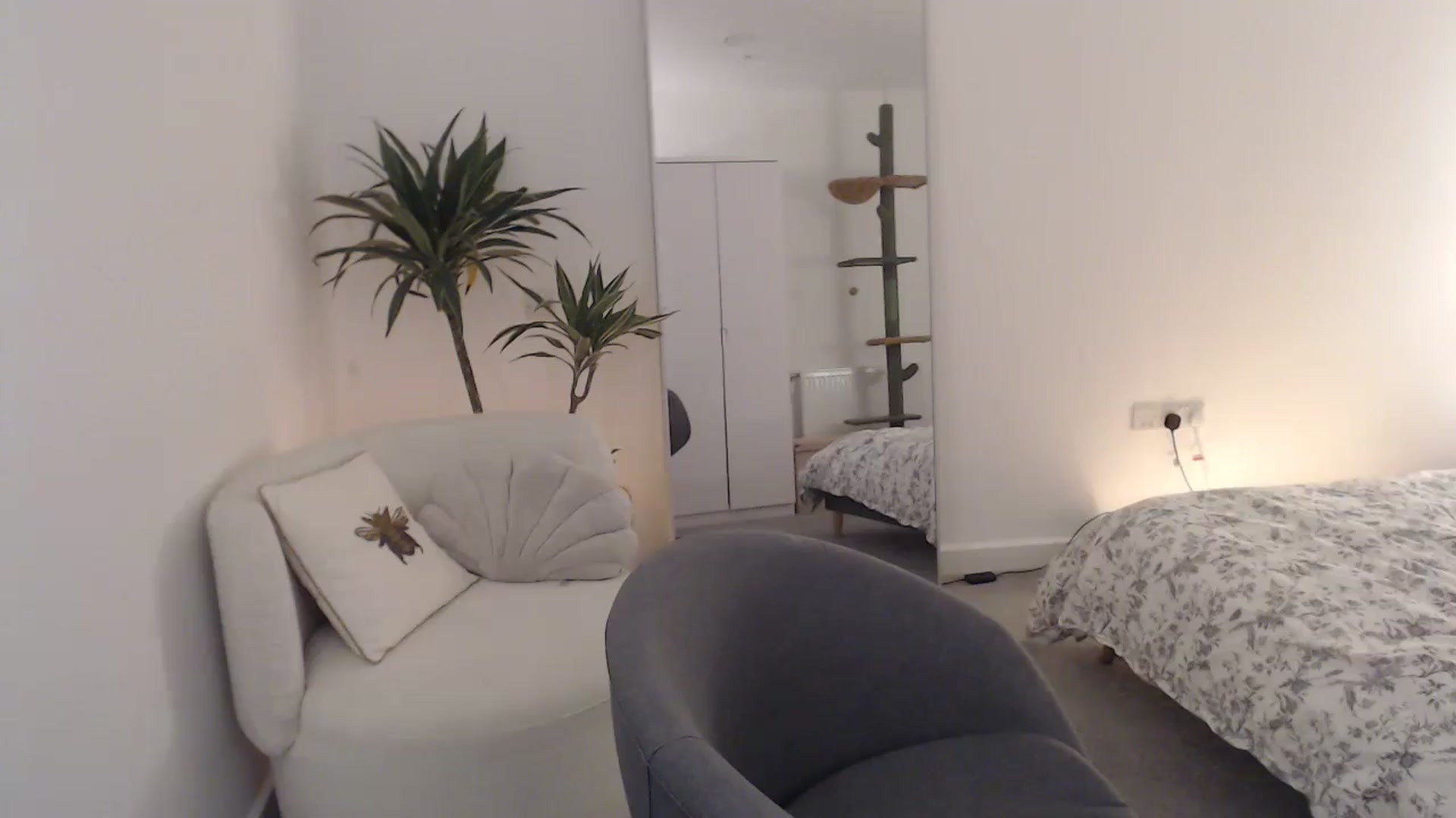 Gallery image thumbnail from anacardi's myfreecams stream on, 12/10/2024, 22:34 image 10 of 20