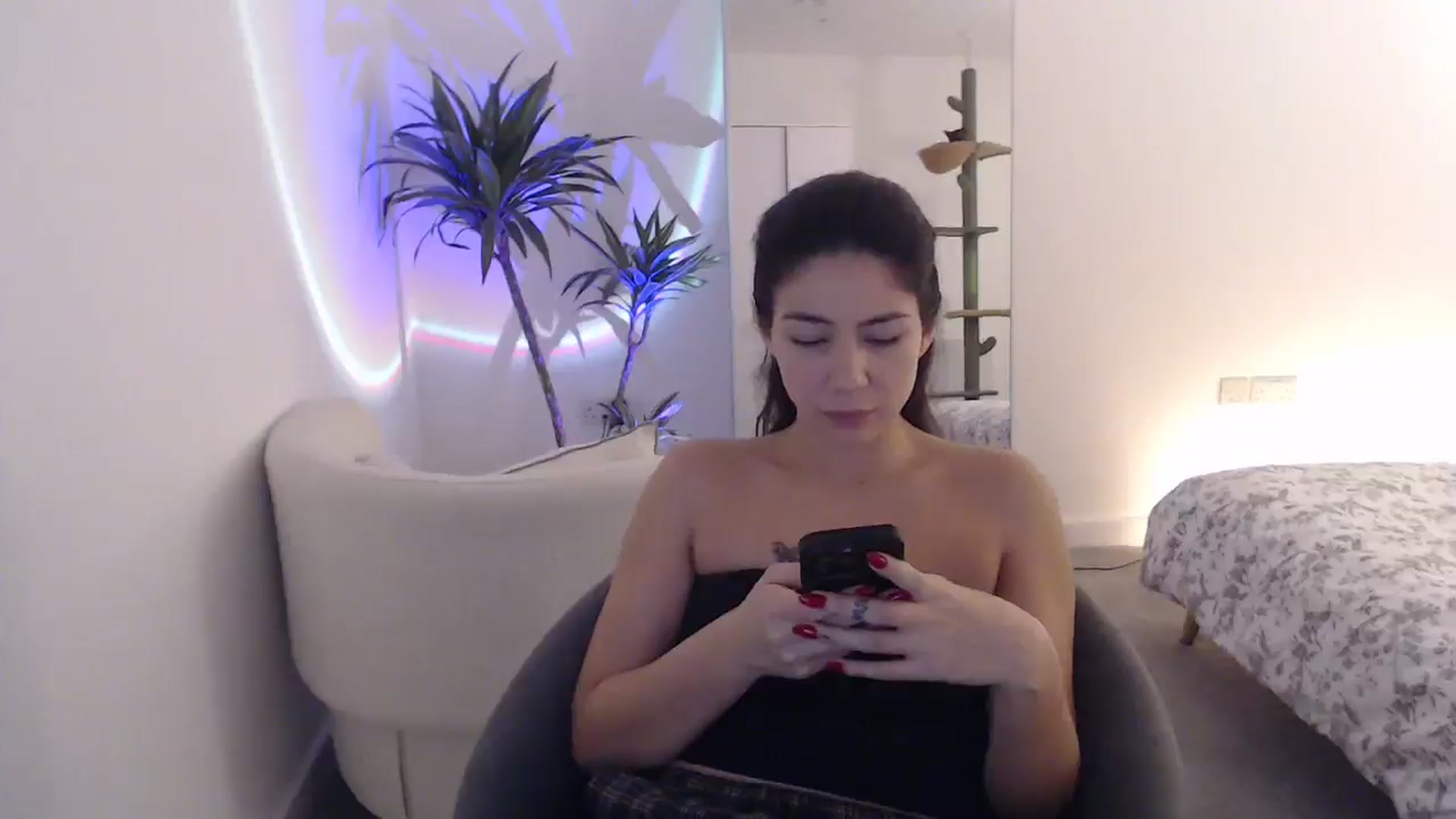 Gallery image thumbnail from anacardi's myfreecams stream on, 12/16/2024, 23:12 image 9 of 20