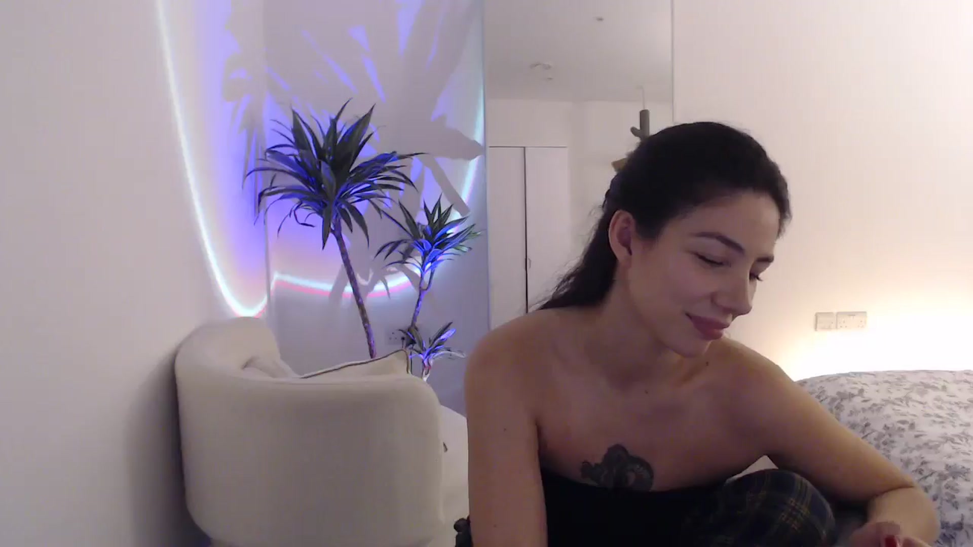 Gallery image thumbnail from anacardi's myfreecams stream on, 12/16/2024, 23:12 image 13 of 20