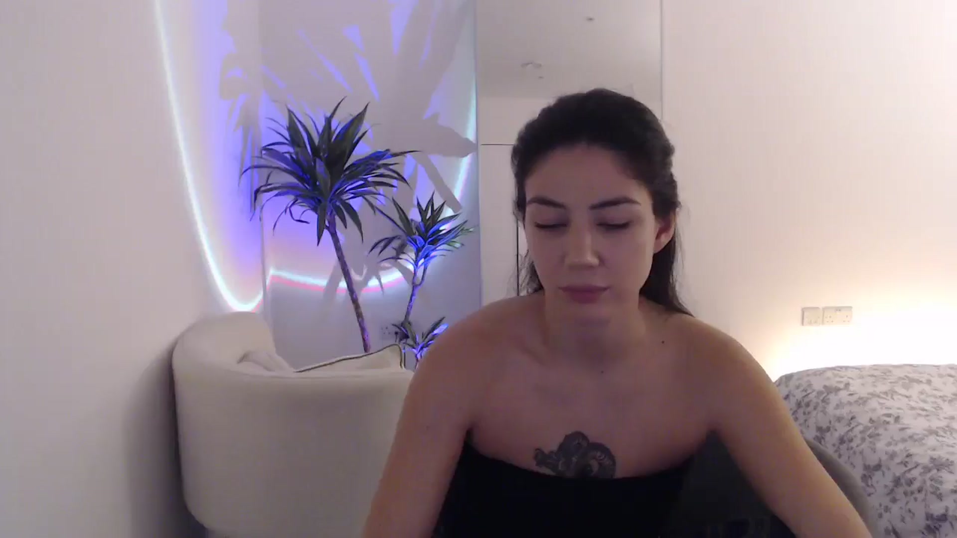 Gallery image thumbnail from anacardi's myfreecams stream on, 12/16/2024, 23:12 image 11 of 20