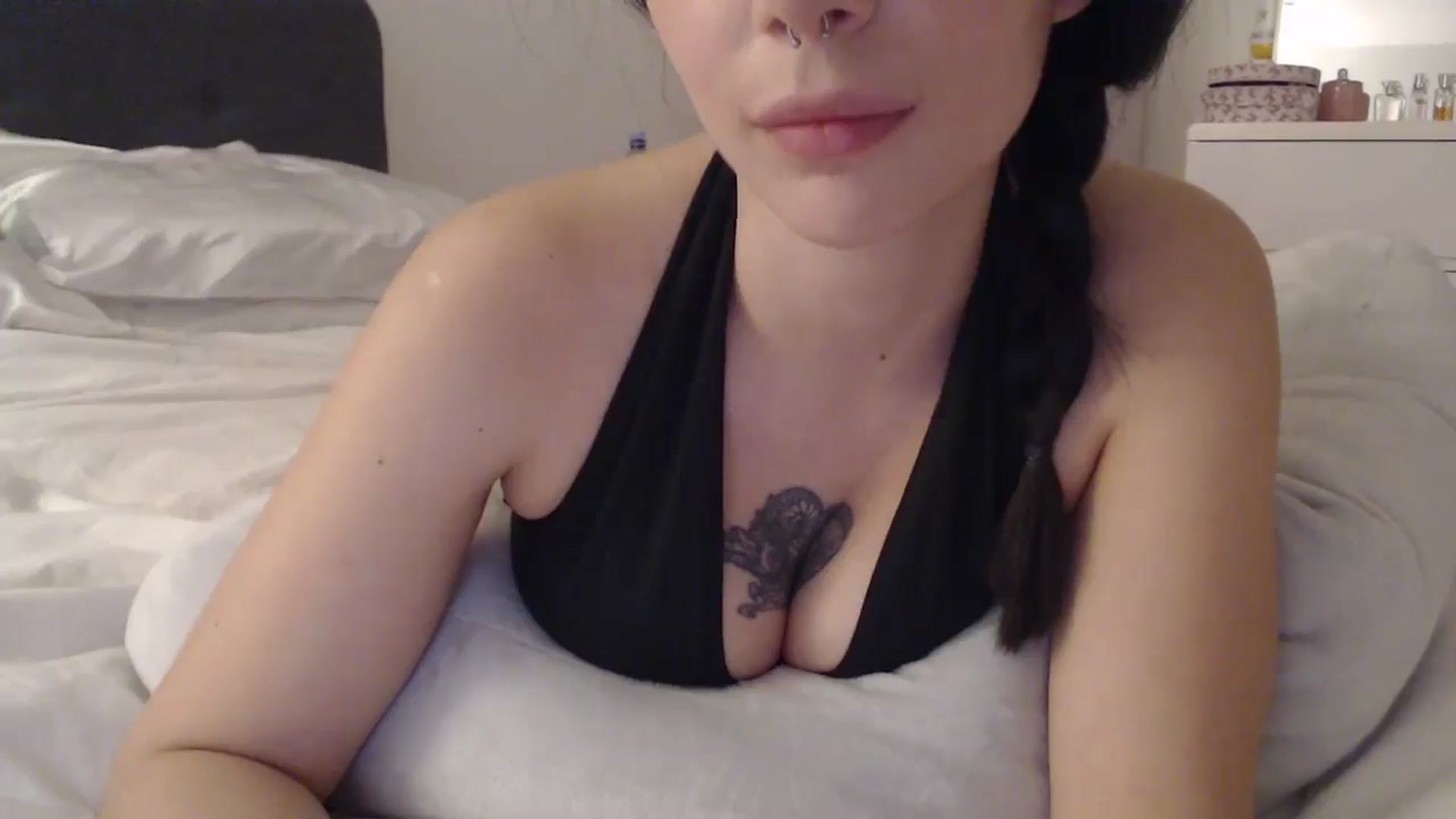 Gallery image thumbnail from anacardi's myfreecams stream on, 03/27/2025, 19:12 image 19 of 20