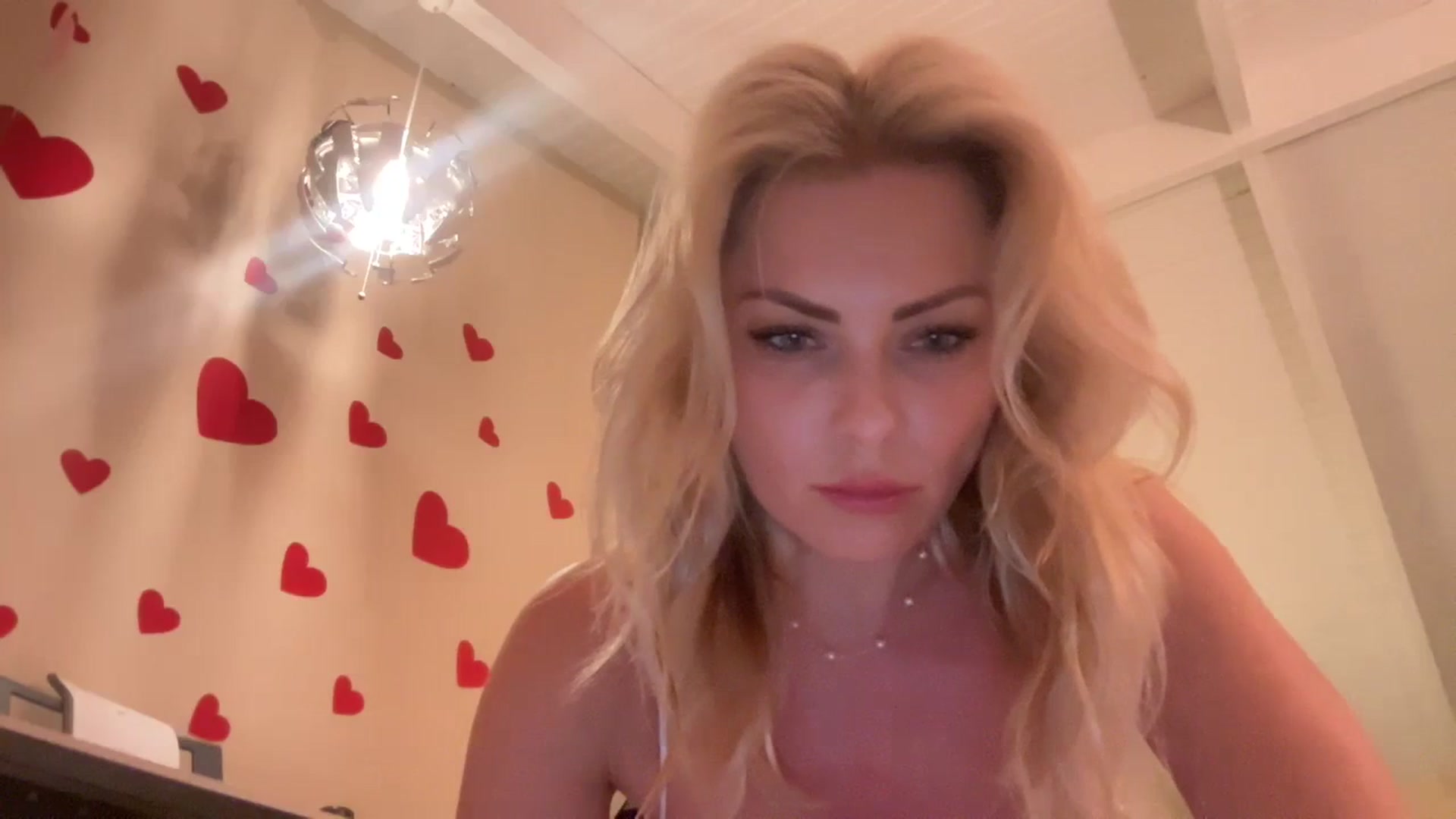 Gallery image thumbnail from anadelafleur's myfreecams stream on, 04/09/2024, 06:38 image 18 of 20