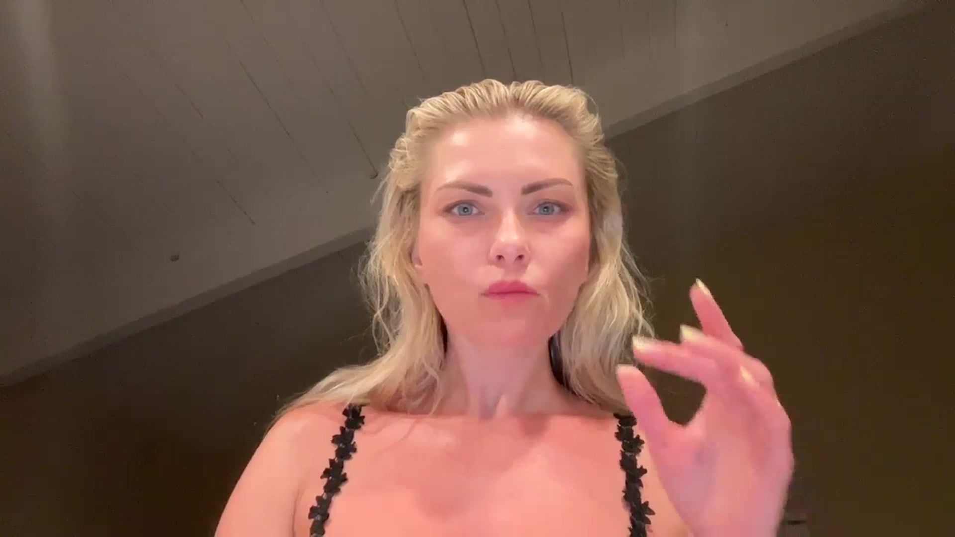 Gallery image thumbnail from anadelafleur's myfreecams stream on, 04/11/2024, 07:44 image 17 of 20