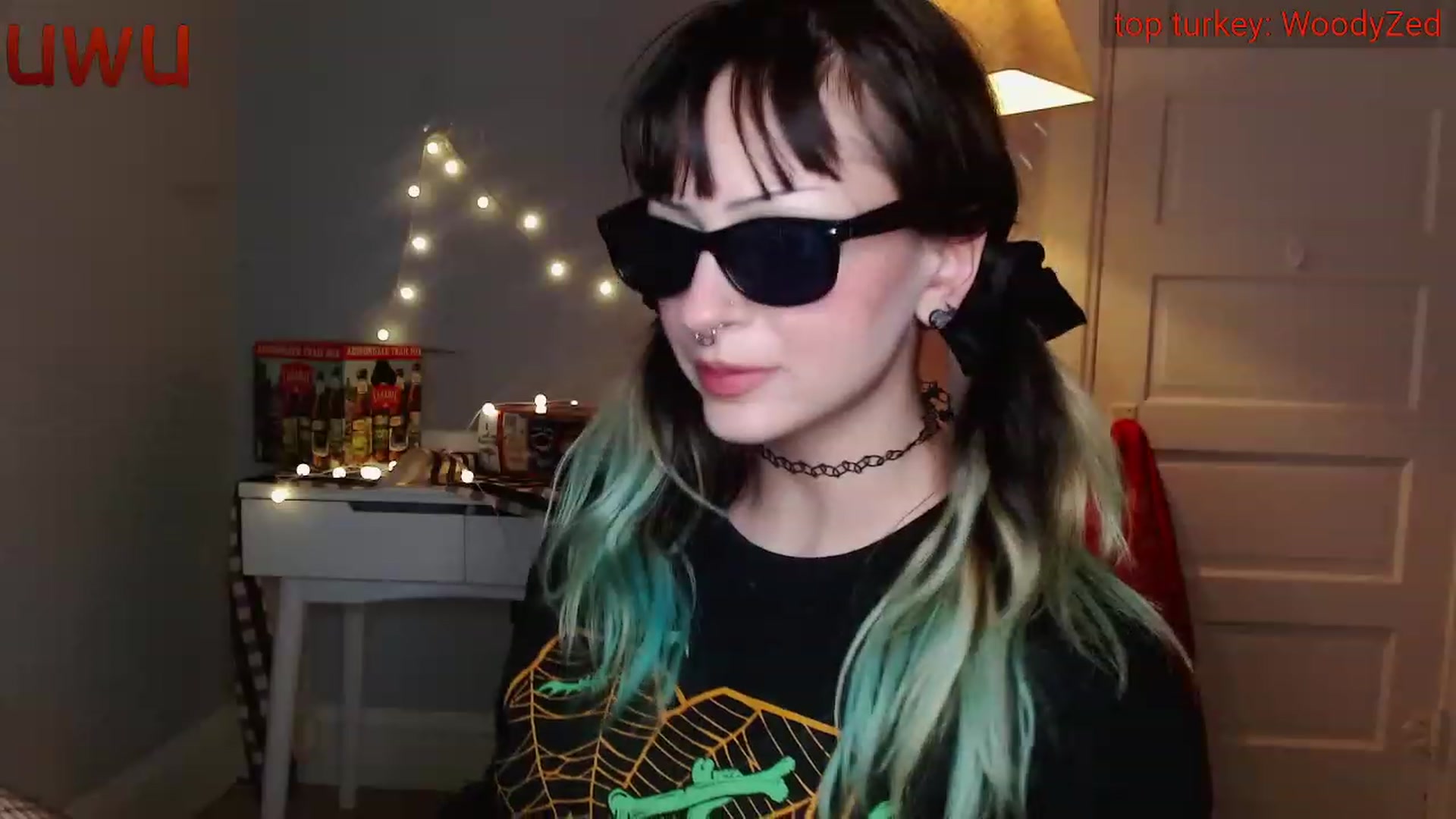 Gallery image thumbnail from anarchocringe's myfreecams stream on, 11/21/2022, 07:32 image 17 of 20