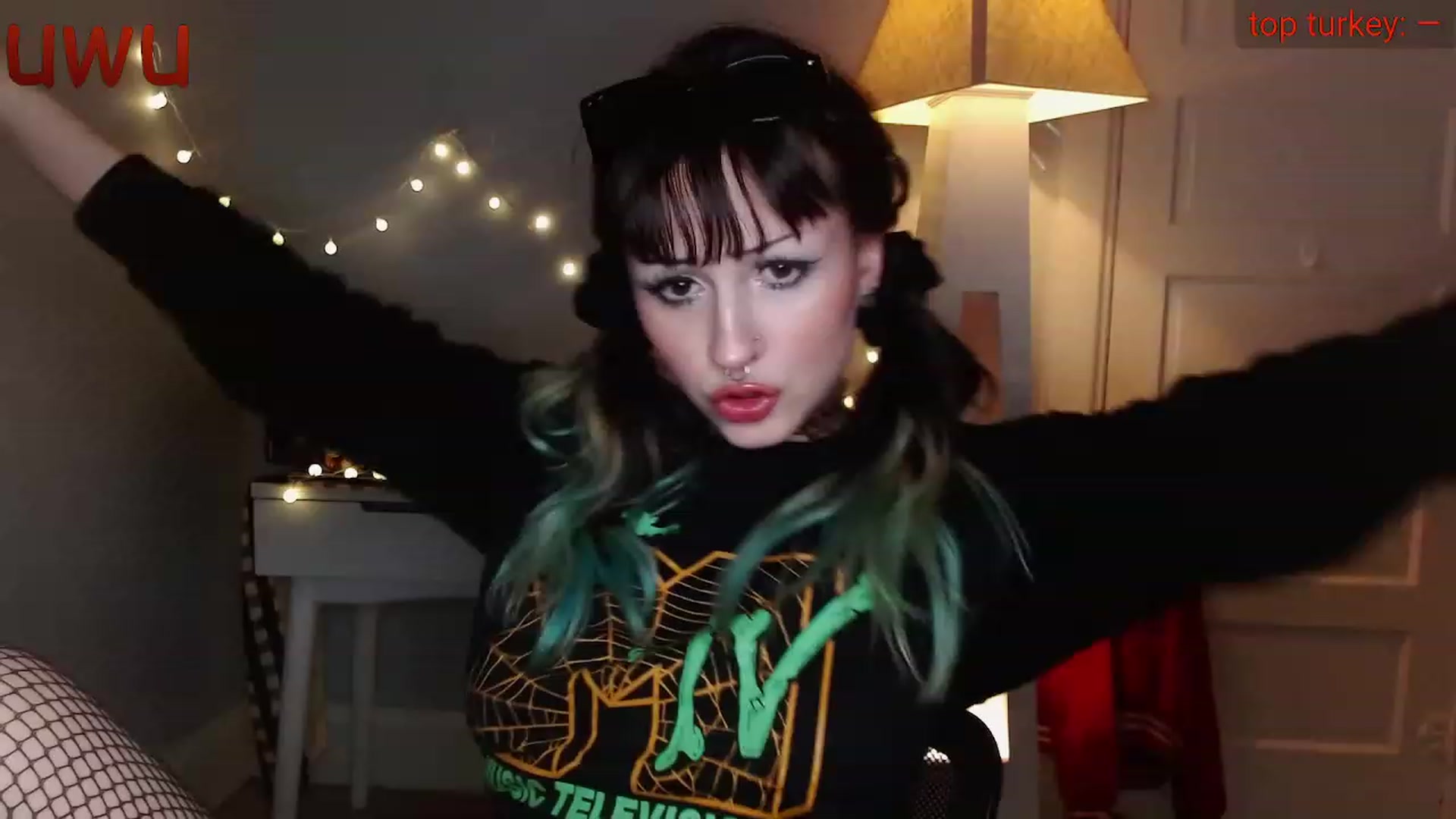 Gallery image thumbnail from anarchocringe's myfreecams stream on, 11/21/2022, 07:32 image 2 of 20