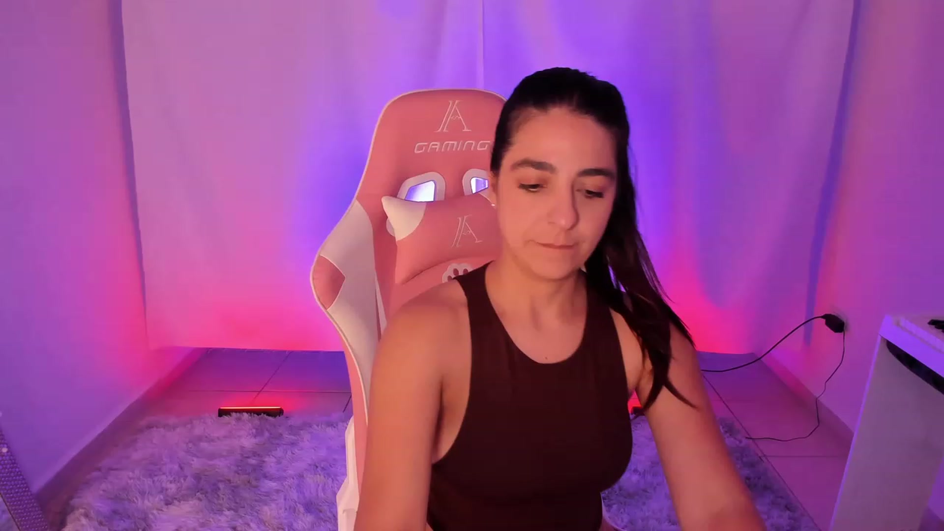 Gallery image thumbnail from anarossanna's myfreecams stream on, 02/27/2023, 03:40 image 1 of 20