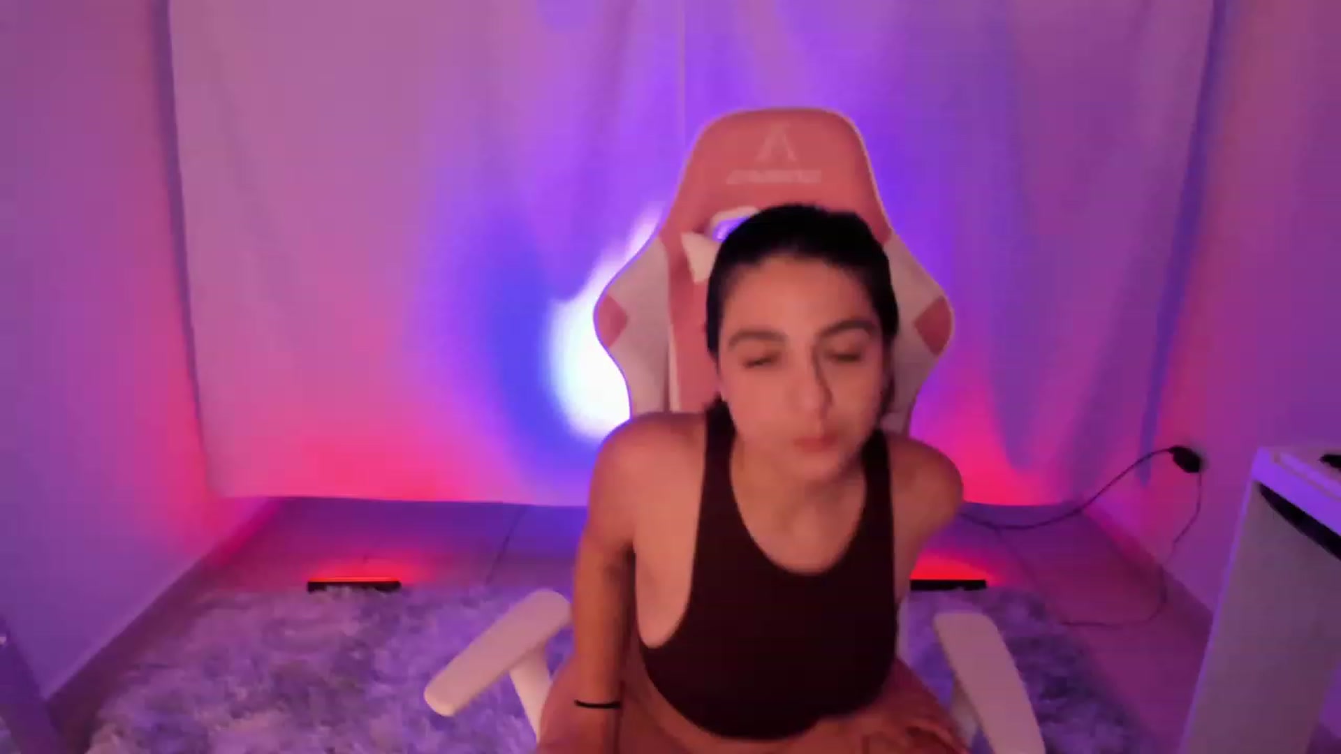 Gallery image thumbnail from anarossanna's myfreecams stream on, 02/27/2023, 03:40 image 5 of 20