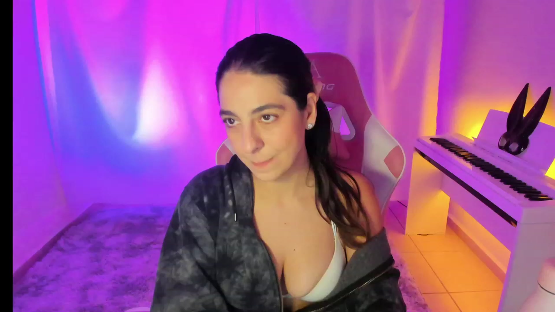 Gallery image thumbnail from anarossanna's myfreecams stream on, 03/31/2023, 04:58 image 1 of 20