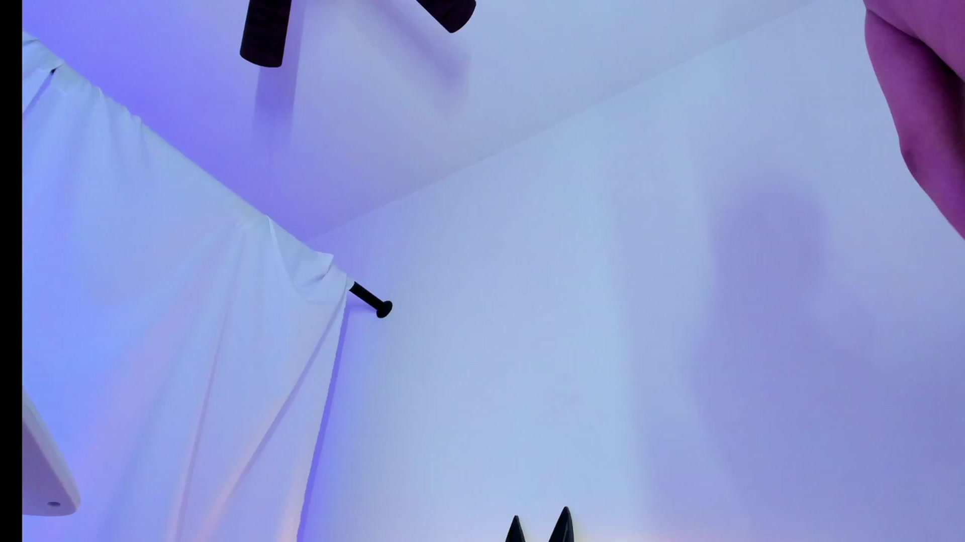Gallery image thumbnail from anarossanna's myfreecams stream on, 03/31/2023, 04:58 image 10 of 20