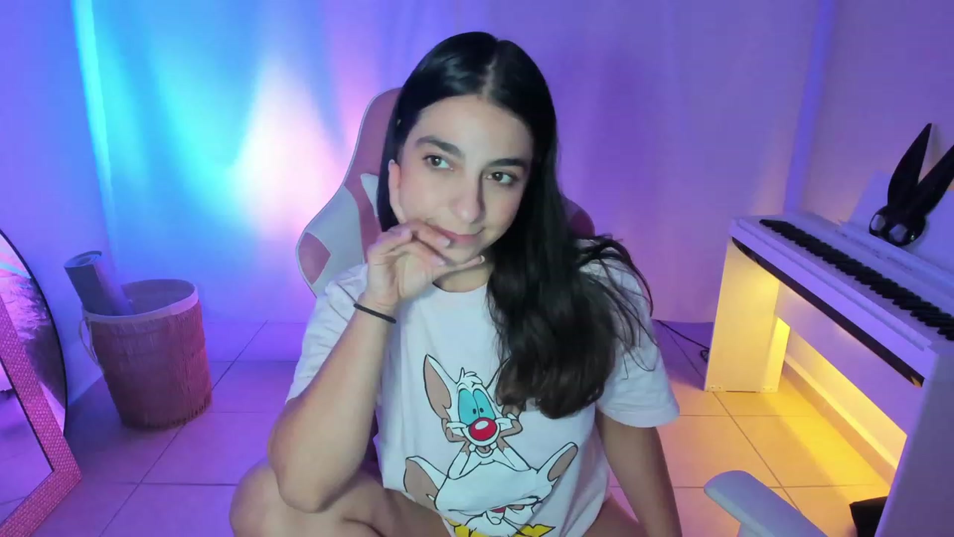 Gallery image thumbnail from anarossanna's myfreecams stream on, 04/14/2023, 05:24 image 9 of 20