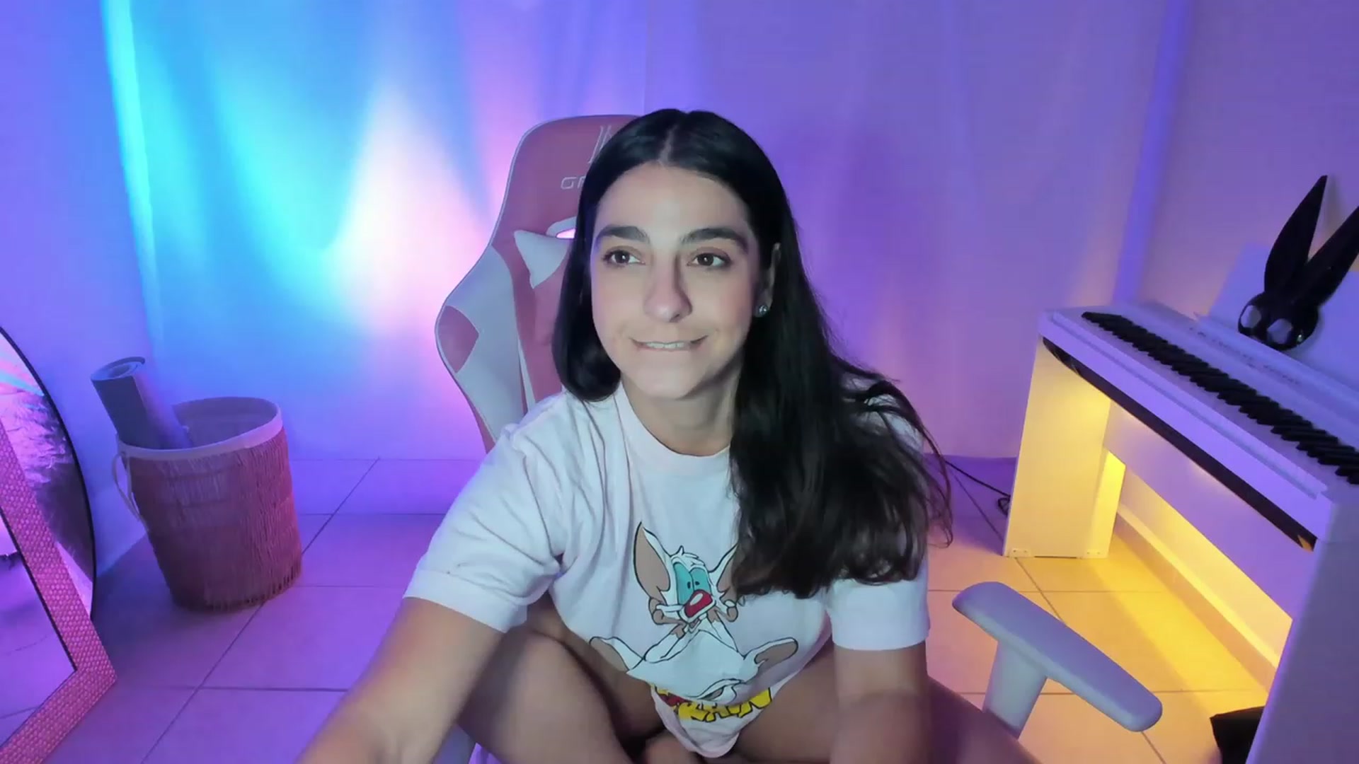 Gallery image thumbnail from anarossanna's myfreecams stream on, 04/14/2023, 05:24 image 8 of 20