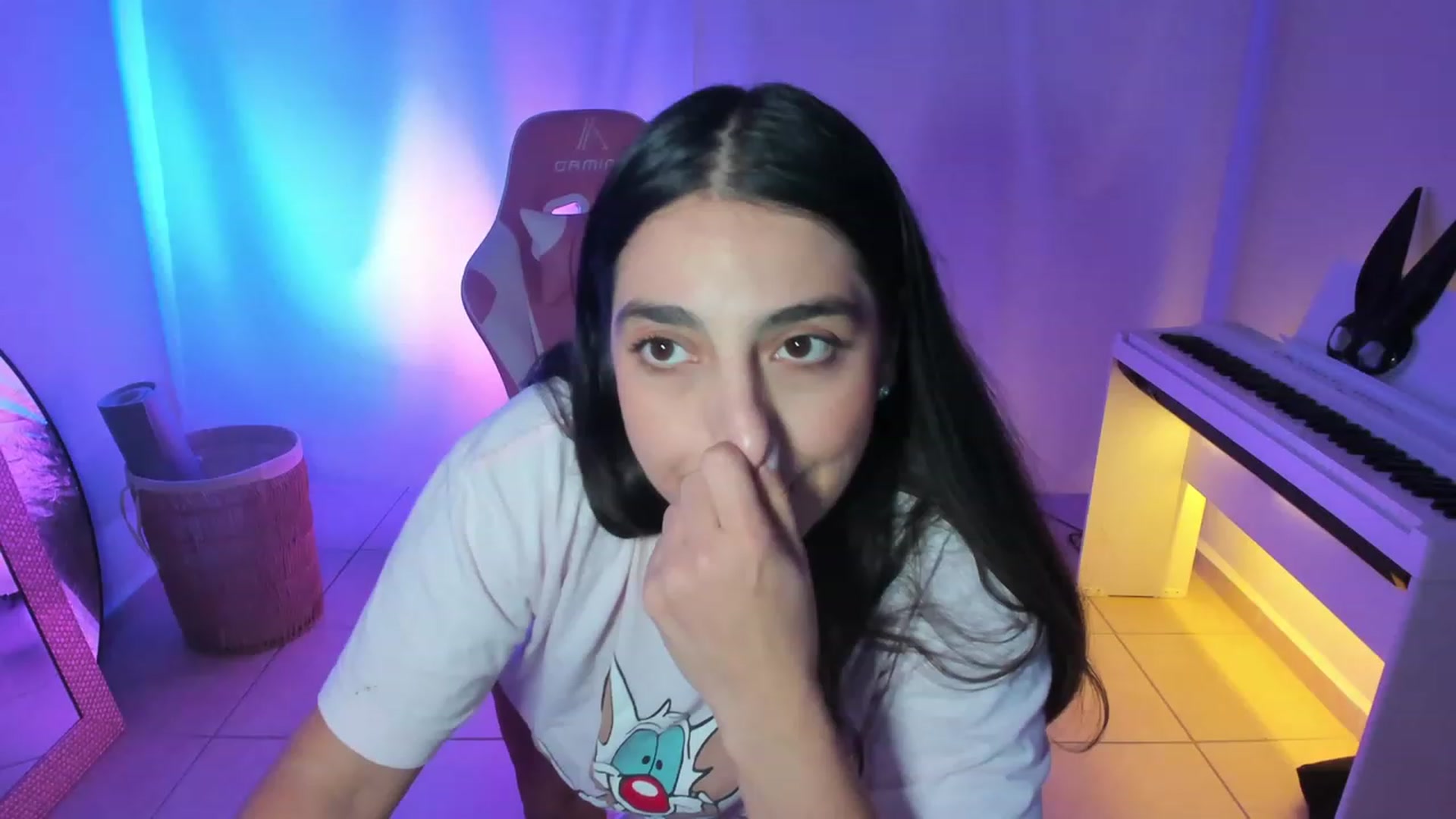 Gallery image thumbnail from anarossanna's myfreecams stream on, 04/14/2023, 05:24 image 18 of 20
