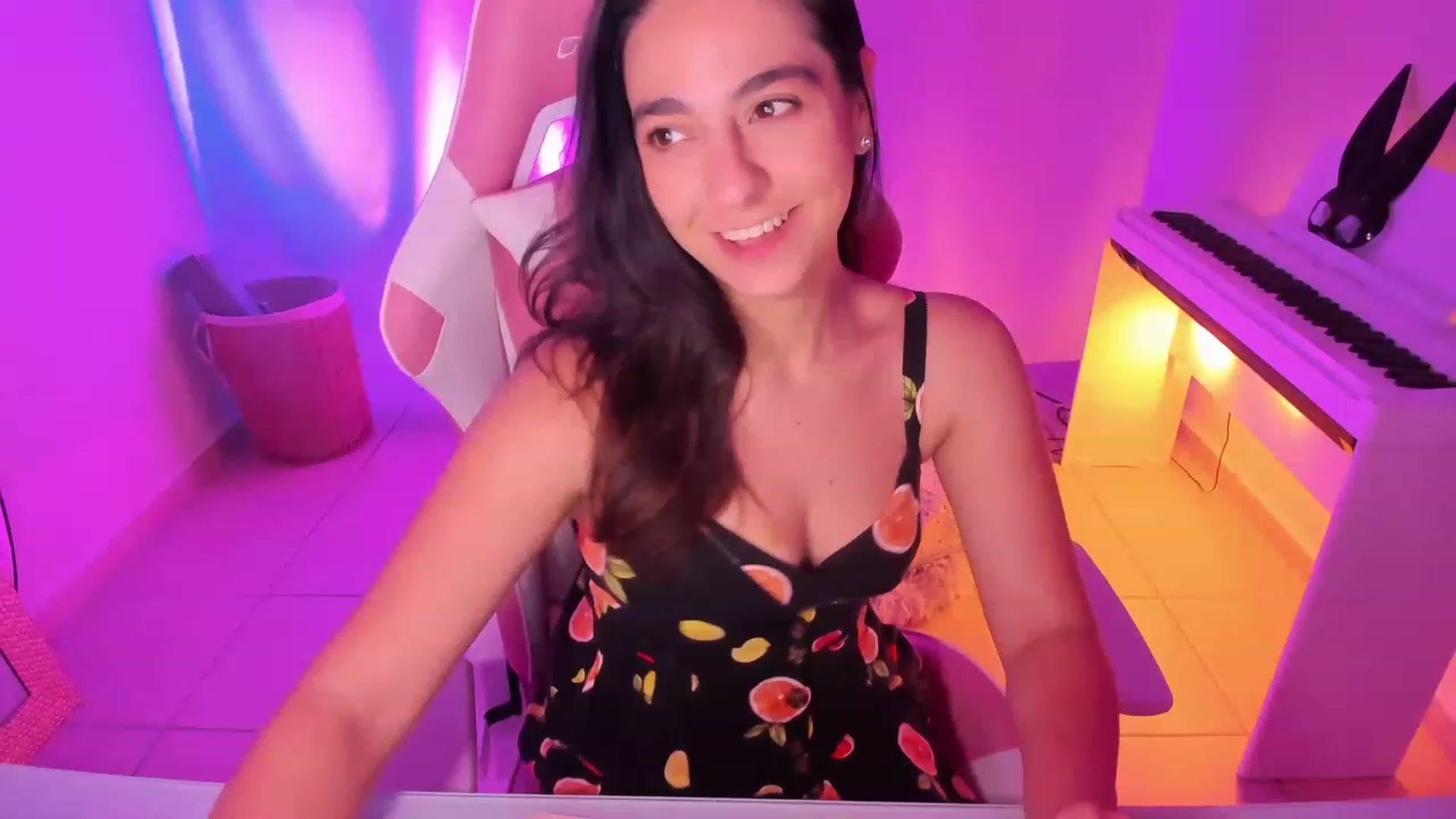 Gallery image thumbnail from anarossanna's myfreecams stream on, 04/19/2023, 03:18 image 1 of 20