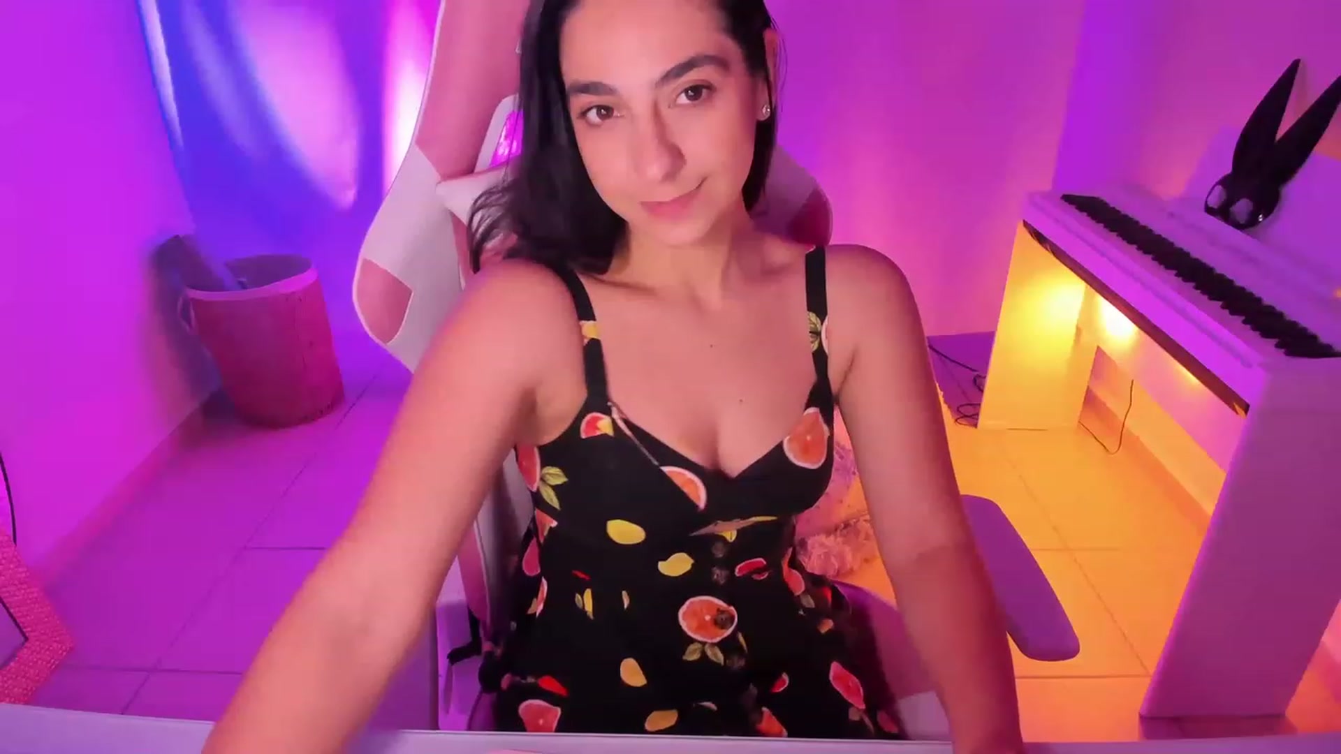Gallery image thumbnail from anarossanna's myfreecams stream on, 04/19/2023, 03:18 image 2 of 20