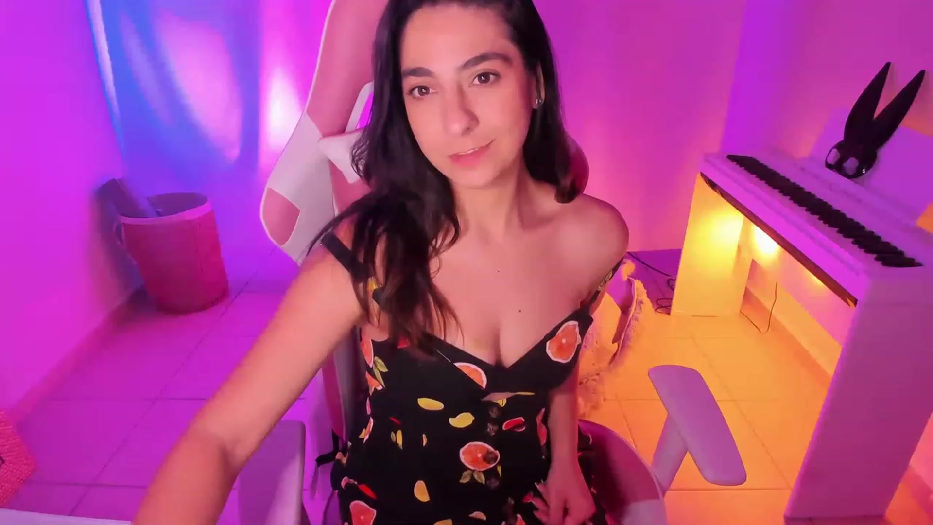 Gallery image thumbnail from anarossanna's myfreecams stream on, 04/19/2023, 03:18 image 9 of 20