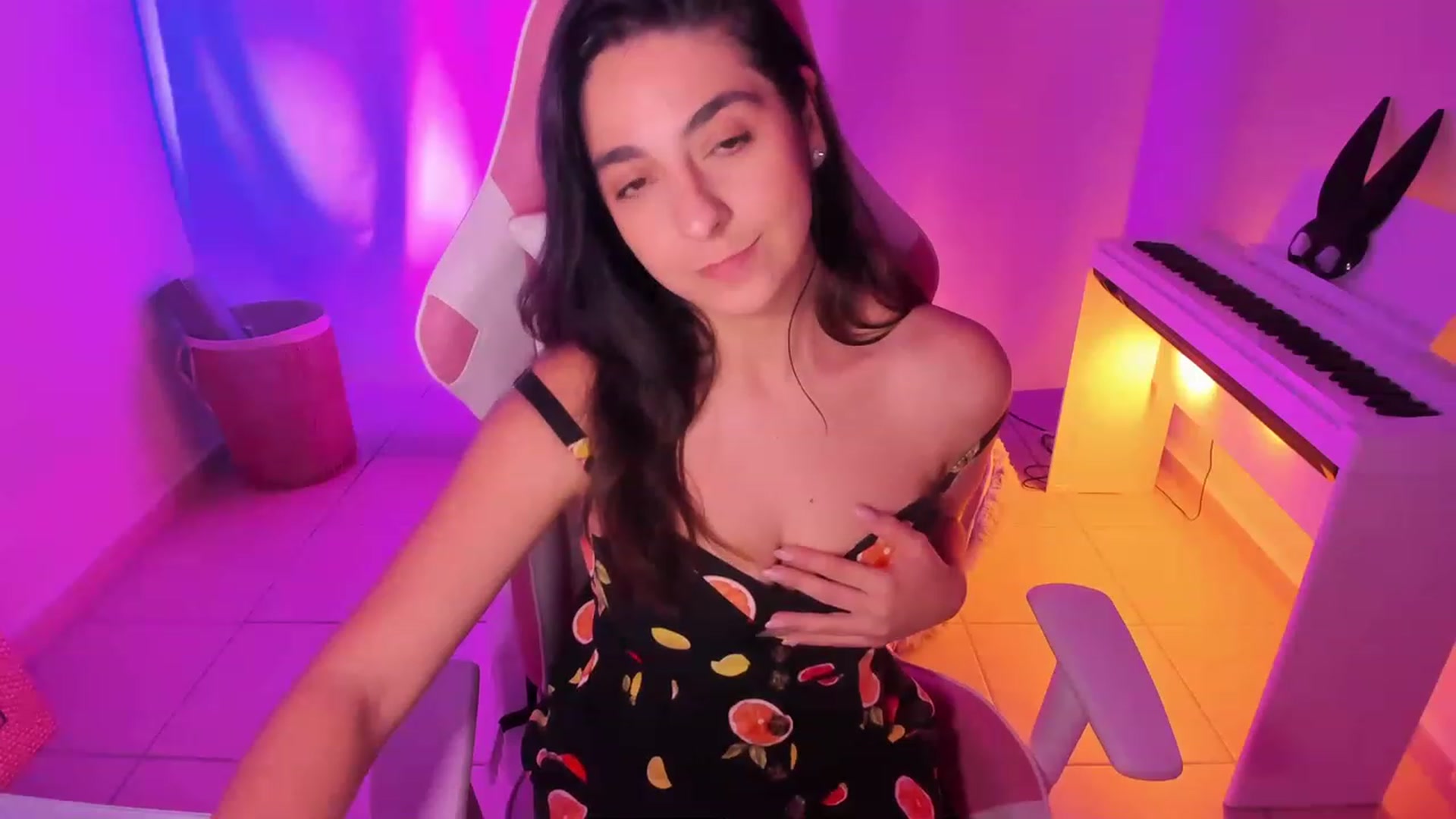 Gallery image thumbnail from anarossanna's myfreecams stream on, 04/19/2023, 03:18 image 14 of 20
