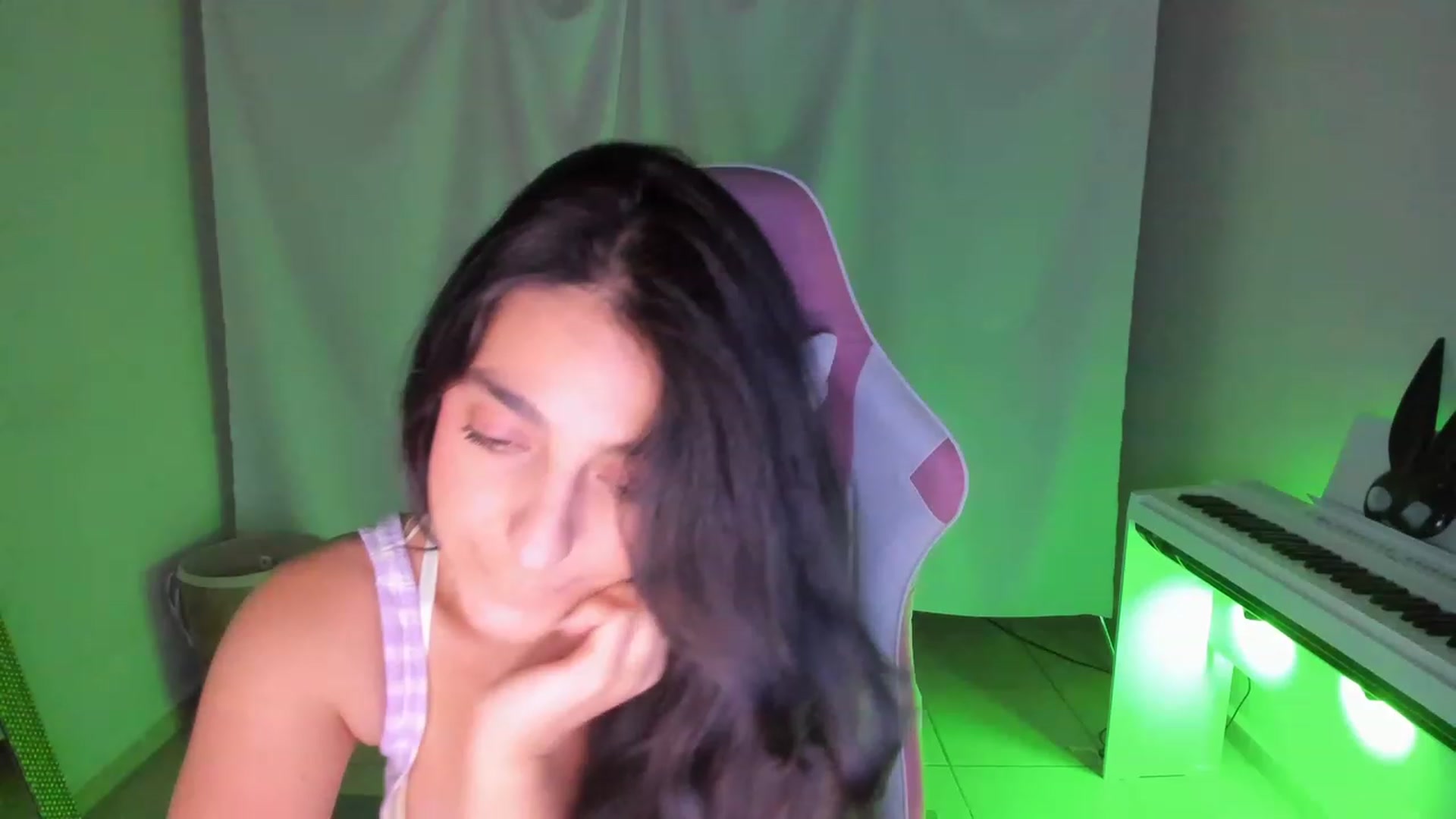 Gallery image thumbnail from anarossanna's myfreecams stream on, 04/25/2023, 04:14 image 3 of 20
