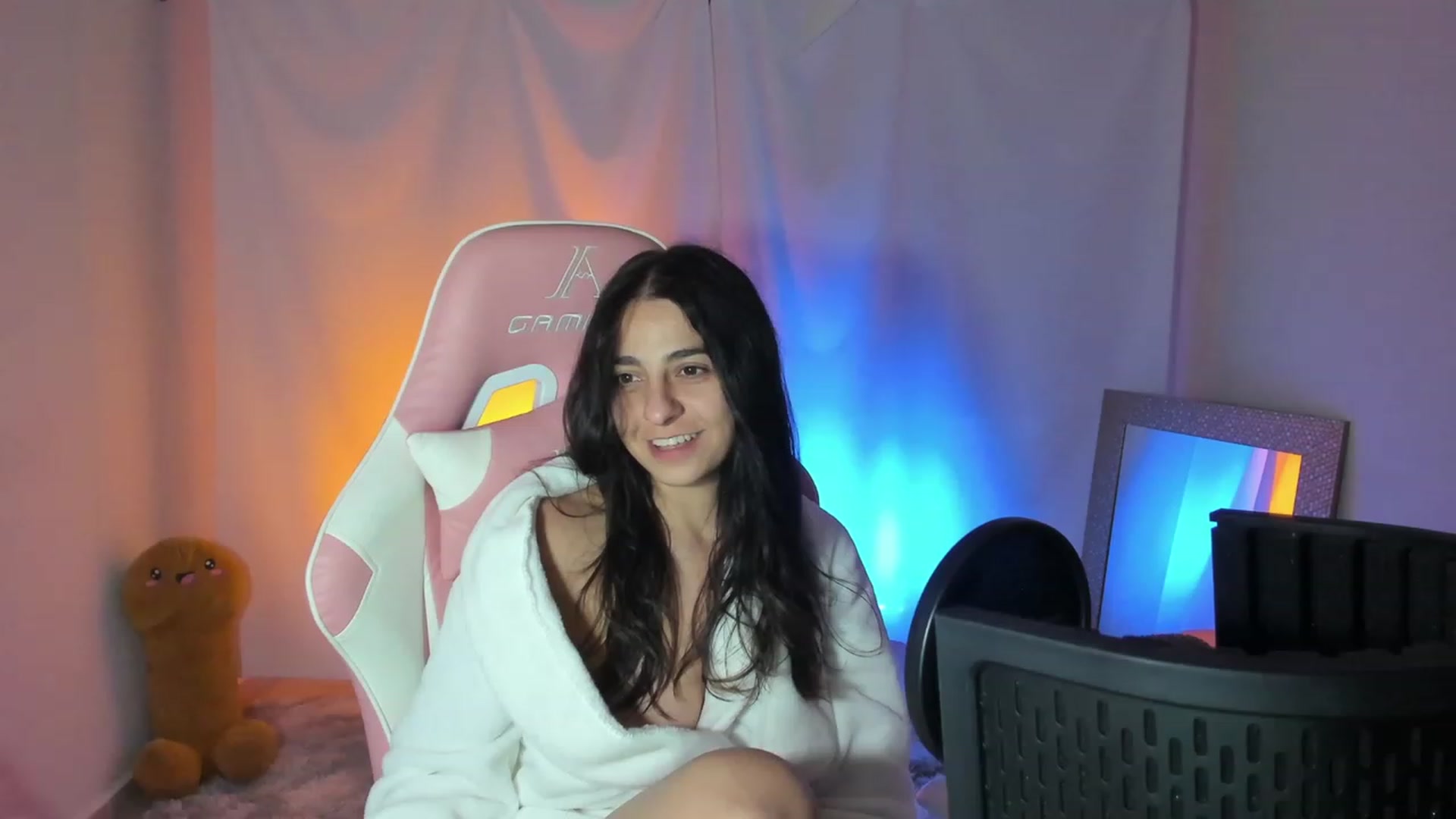 Gallery image thumbnail from anarossanna's myfreecams stream on, 05/10/2023, 04:04 image 1 of 20