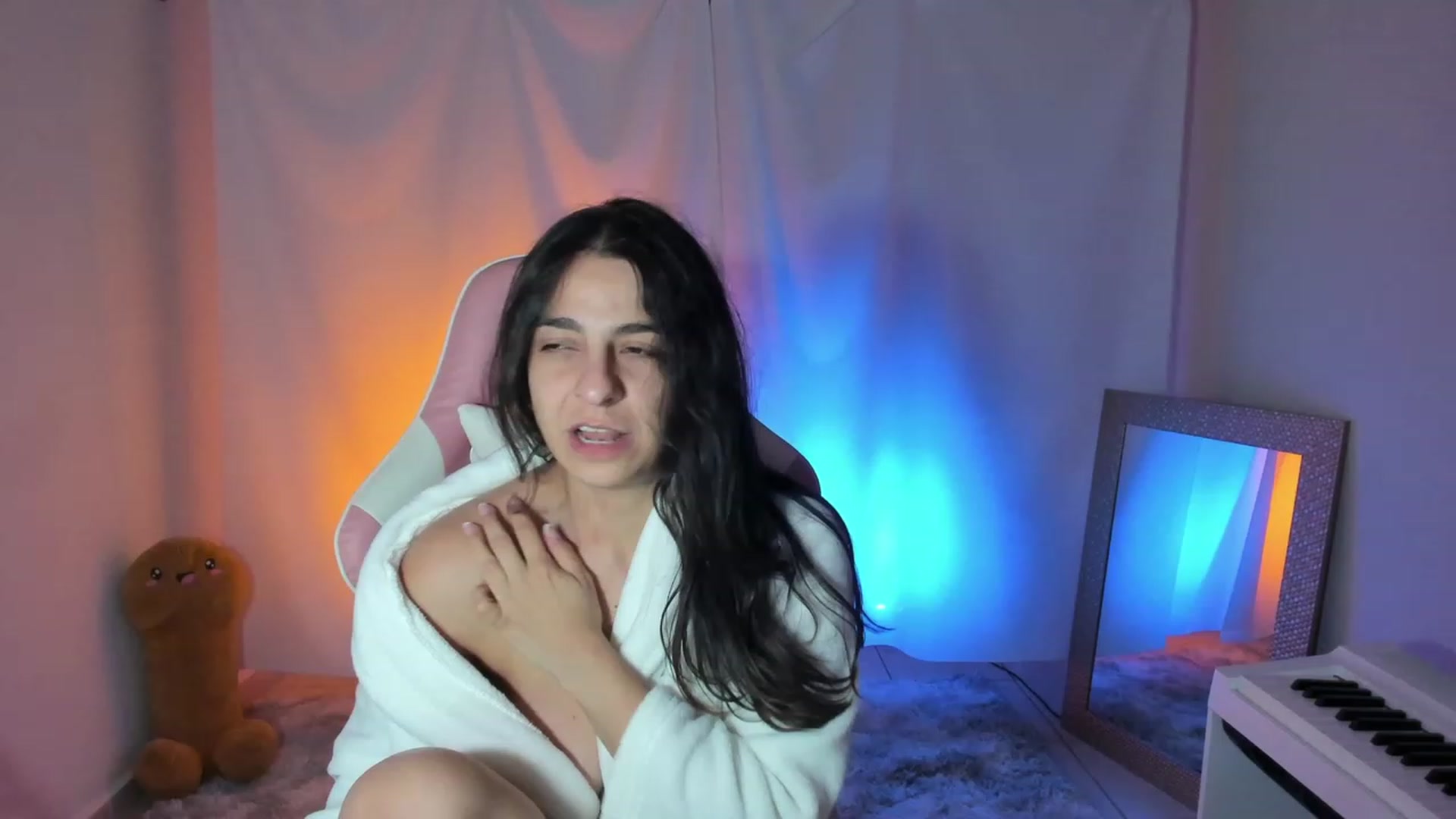 Gallery image thumbnail from anarossanna's myfreecams stream on, 05/10/2023, 04:04 image 10 of 20