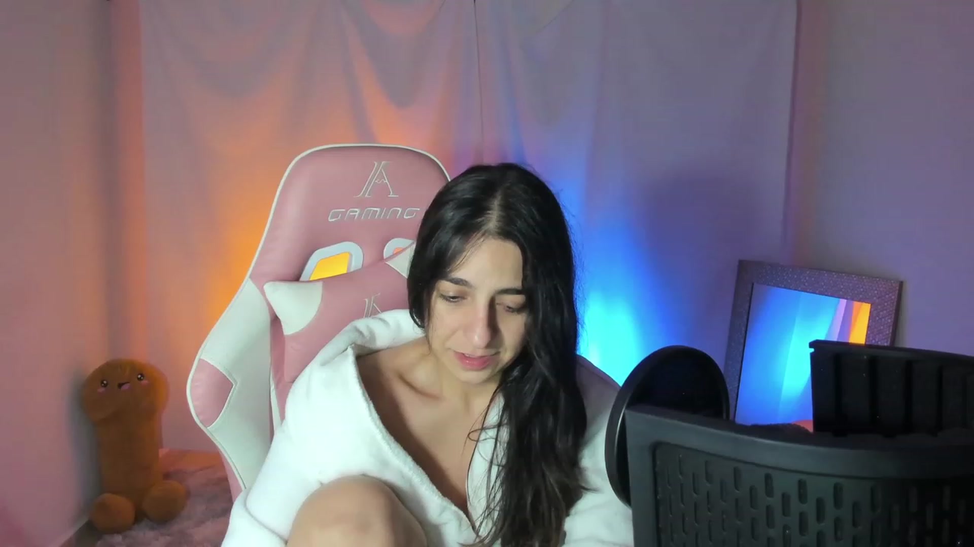 Gallery image thumbnail from anarossanna's myfreecams stream on, 05/10/2023, 04:04 image 3 of 20