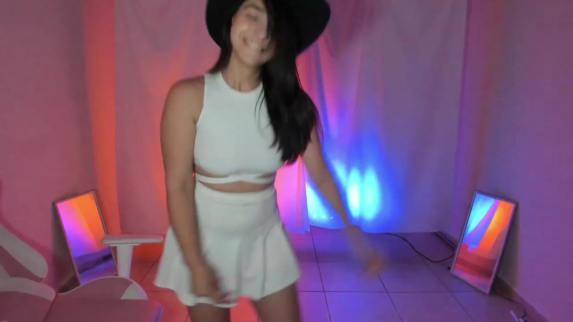 Gallery image thumbnail from anarossanna's myfreecams stream on, 07/10/2023, 03:55 image 12 of 20