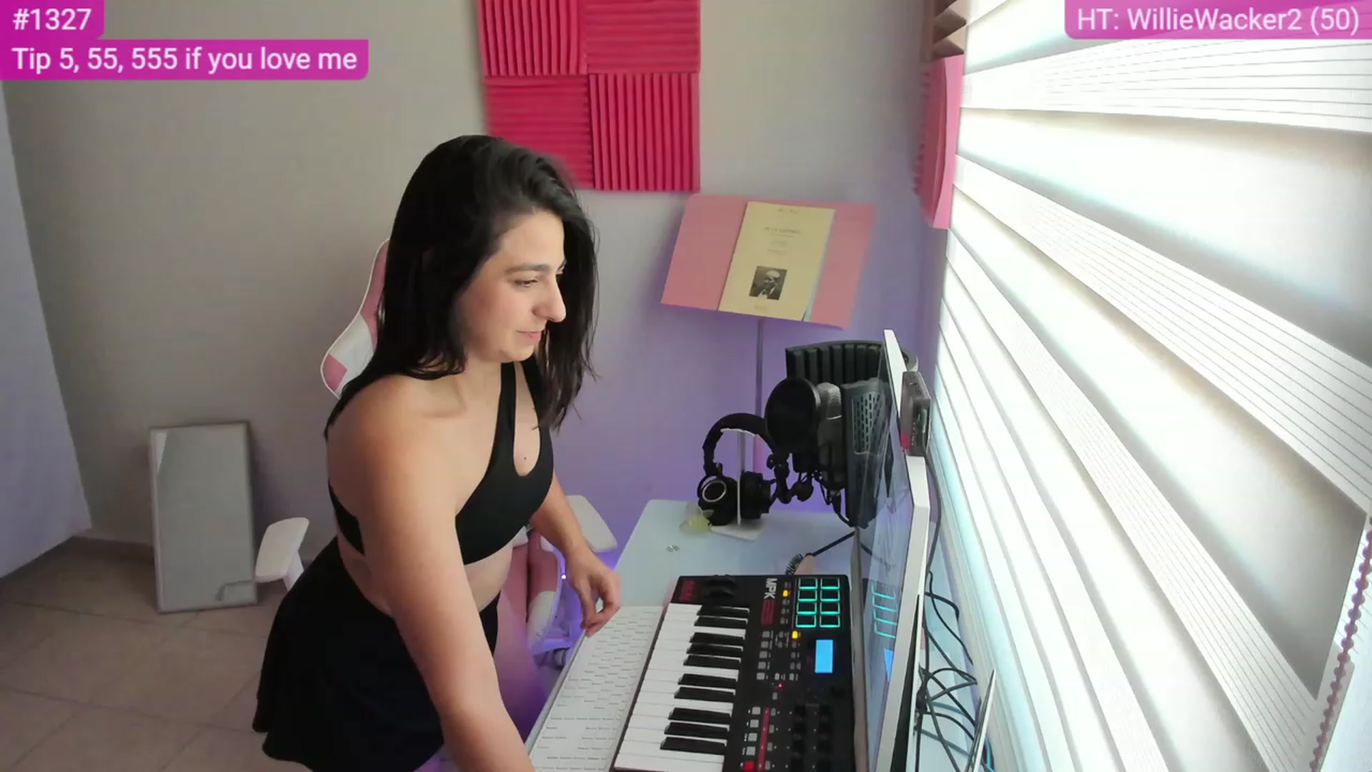 Gallery image thumbnail from anarossanna's myfreecams stream on, 08/03/2023, 18:36 image 17 of 20