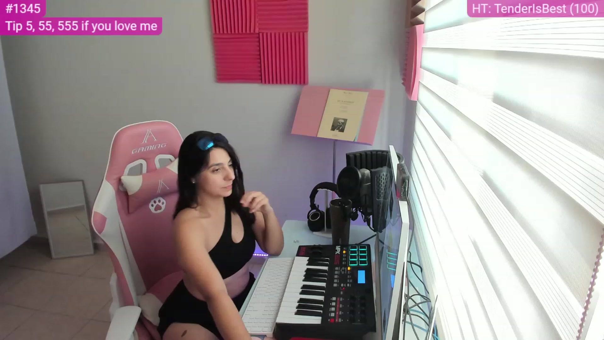 Gallery image thumbnail from anarossanna's myfreecams stream on, 08/03/2023, 22:47 image 4 of 20