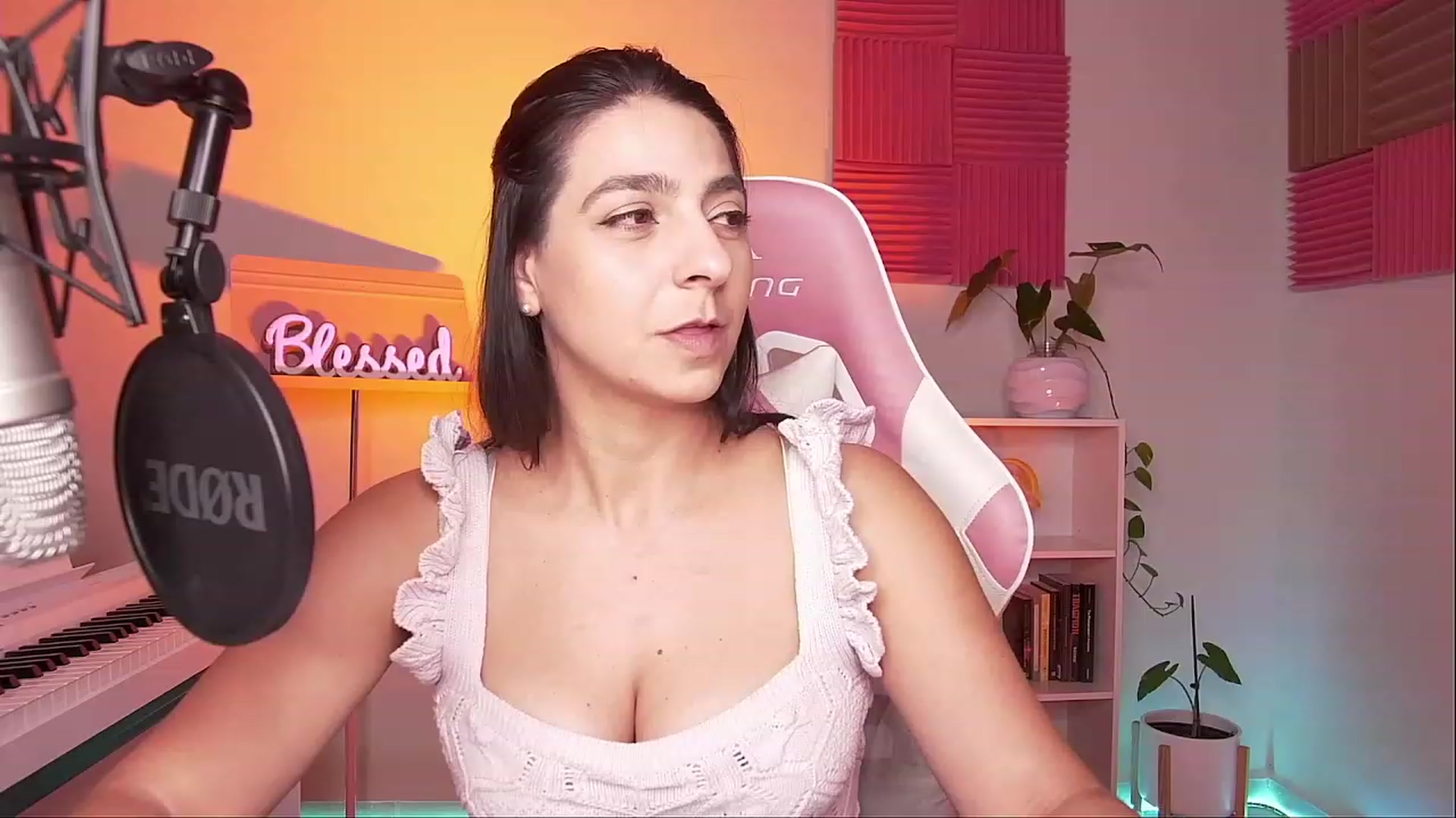 Gallery image thumbnail from anarossanna's myfreecams stream on, 08/09/2023, 03:21 image 8 of 20