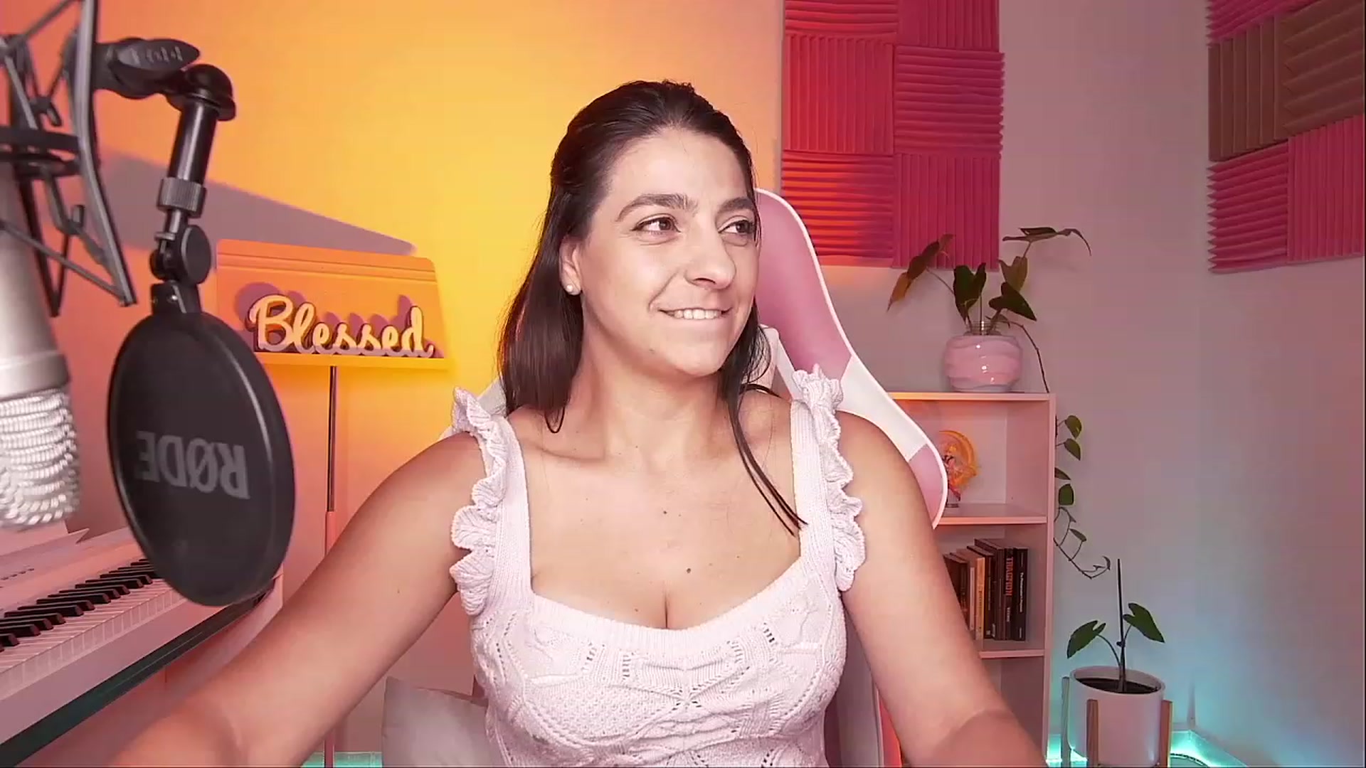 Gallery image thumbnail from anarossanna's myfreecams stream on, 08/09/2023, 03:21 image 20 of 20