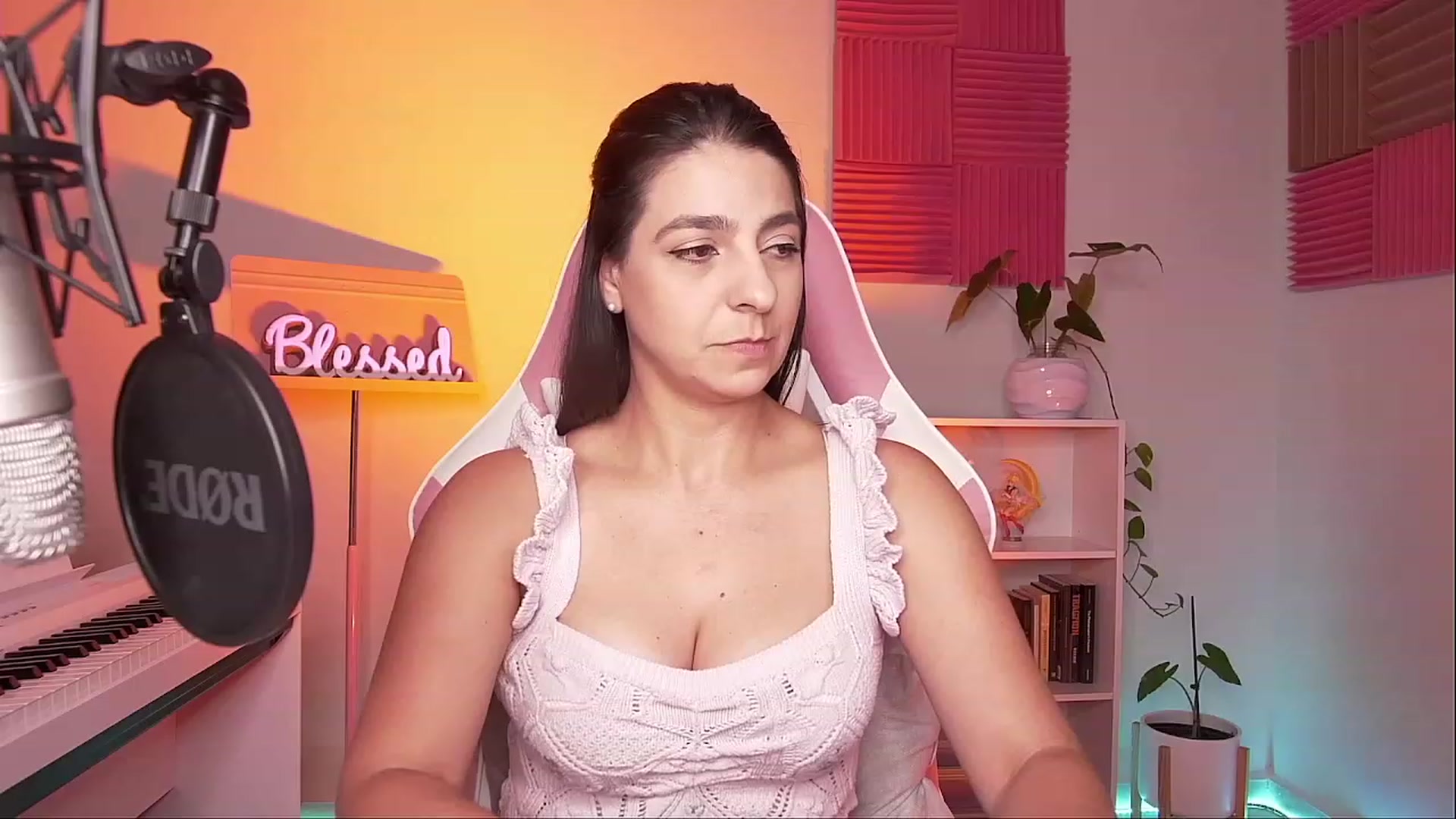 Gallery image thumbnail from anarossanna's myfreecams stream on, 08/09/2023, 03:21 image 5 of 20