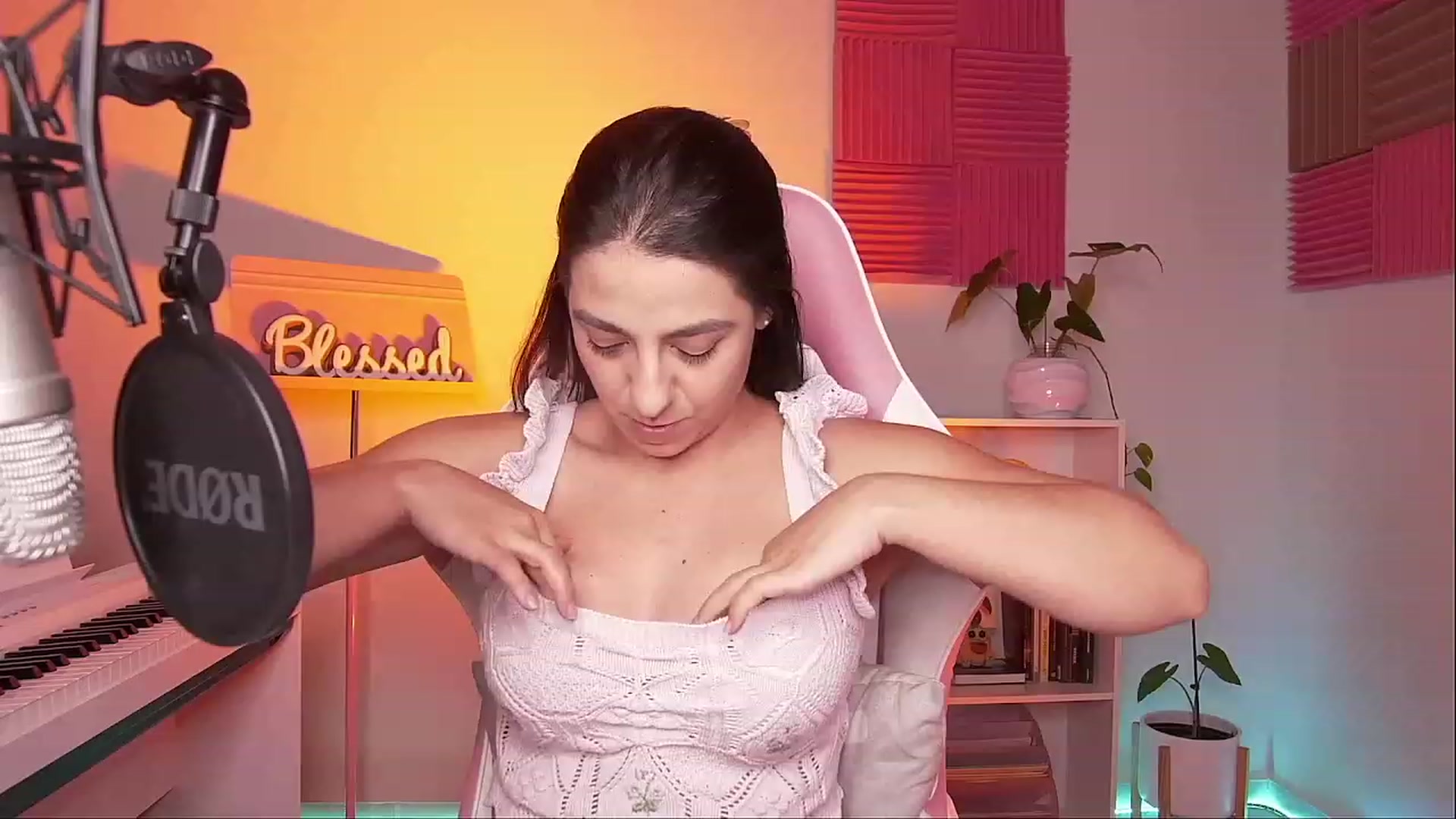 Gallery image thumbnail from anarossanna's myfreecams stream on, 08/09/2023, 03:21 image 10 of 20