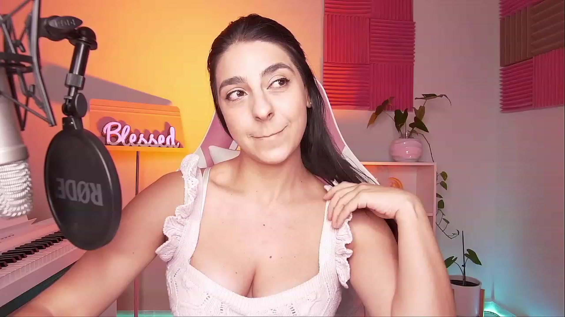 Gallery image thumbnail from anarossanna's myfreecams stream on, 08/09/2023, 03:21 image 3 of 20