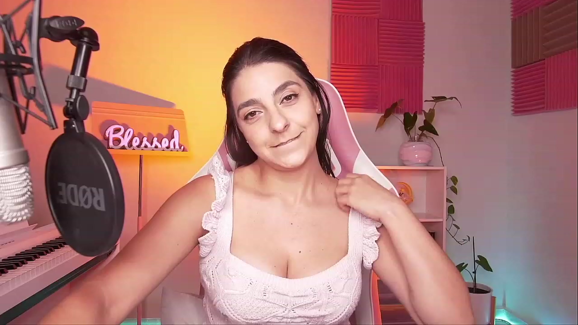 Gallery image thumbnail from anarossanna's myfreecams stream on, 08/09/2023, 03:21 image 18 of 20